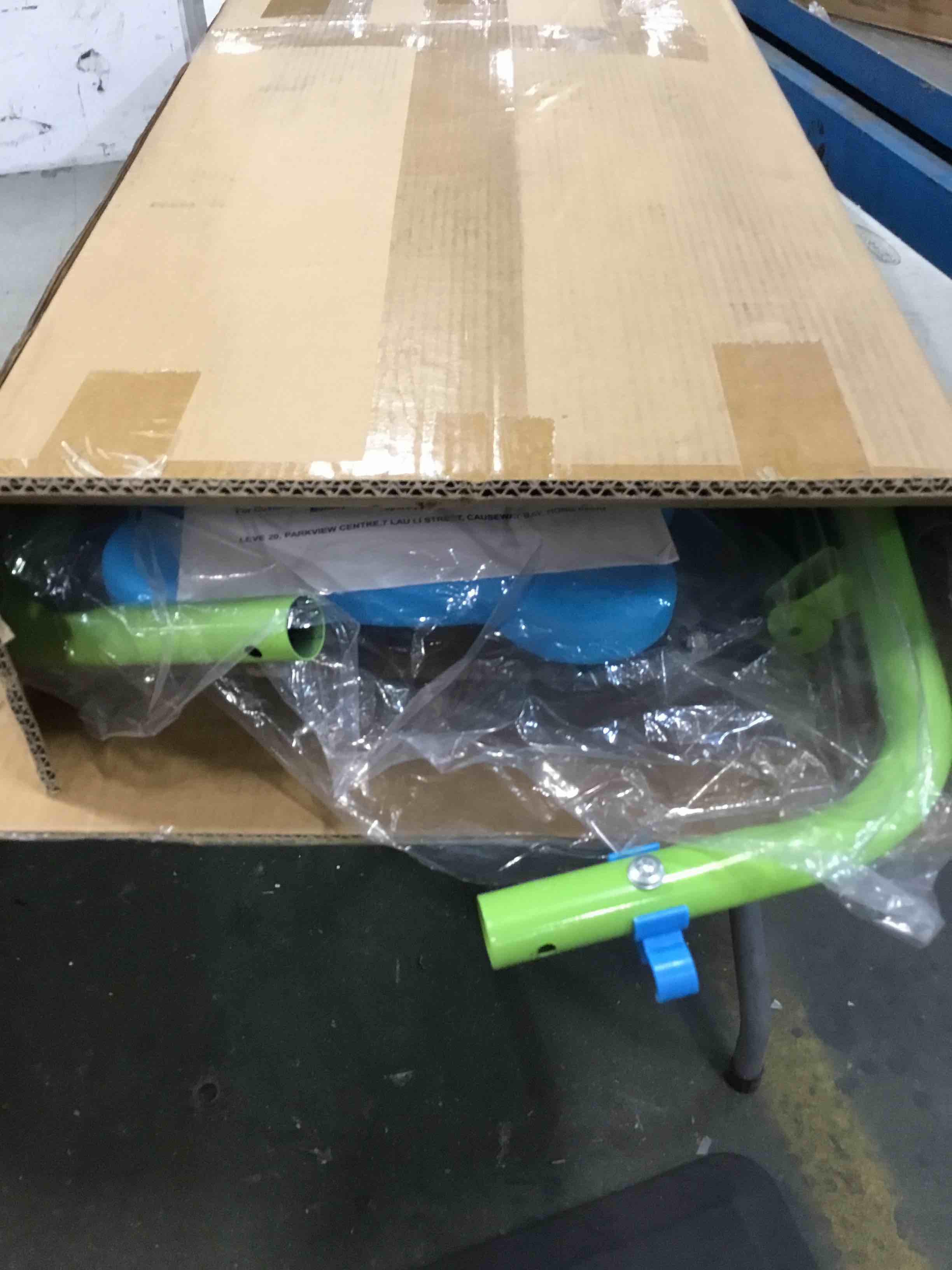 https://s3.amazonaws.com/lotting-images-prod/bidfta/RED6120000_1710775633294.jpeg