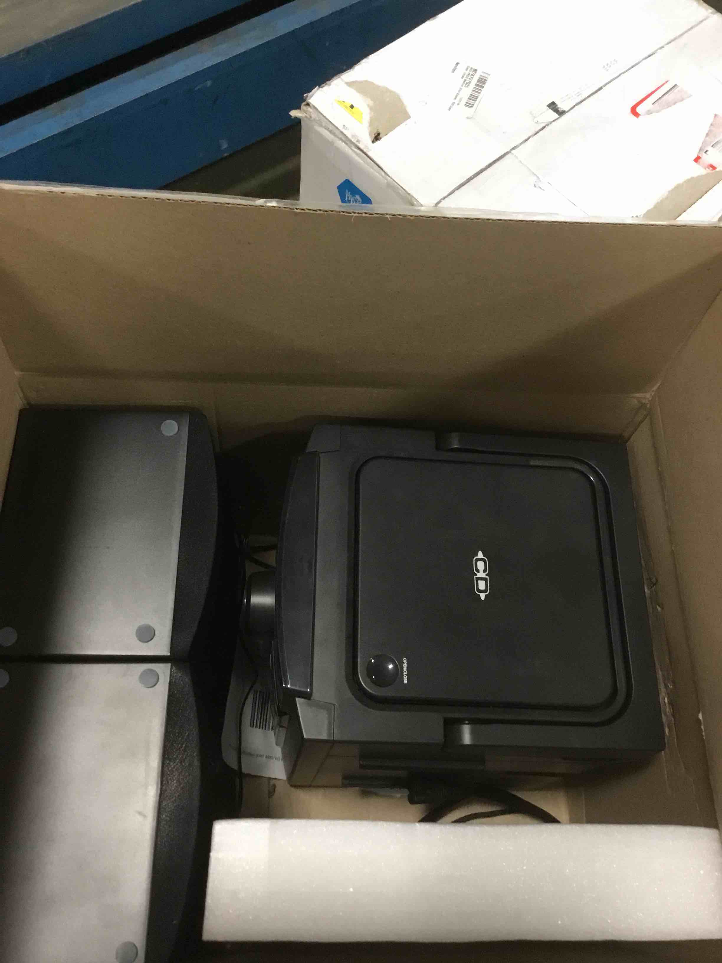 https://s3.amazonaws.com/lotting-images-prod/bidfta/RED6120349_1711021996712.jpeg