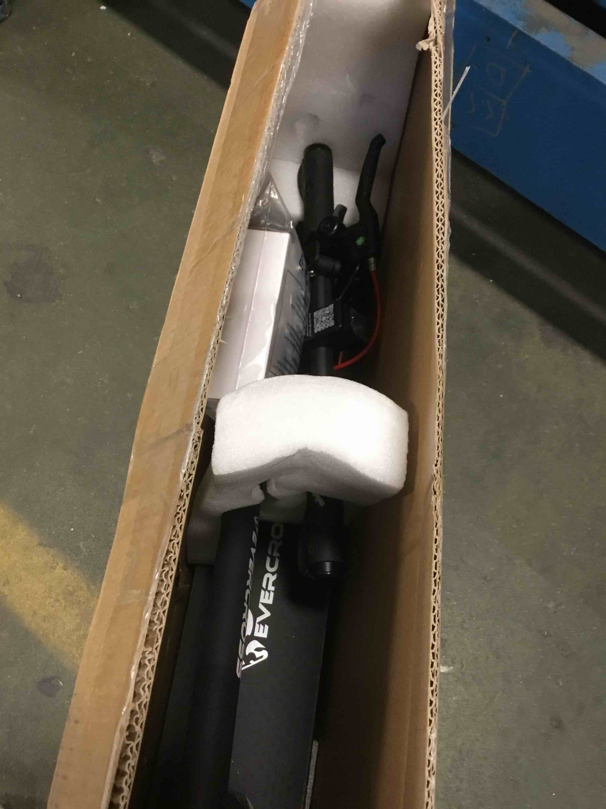https://s3.amazonaws.com/lotting-images-prod/bidfta/RED6120435_1711032648168.jpeg