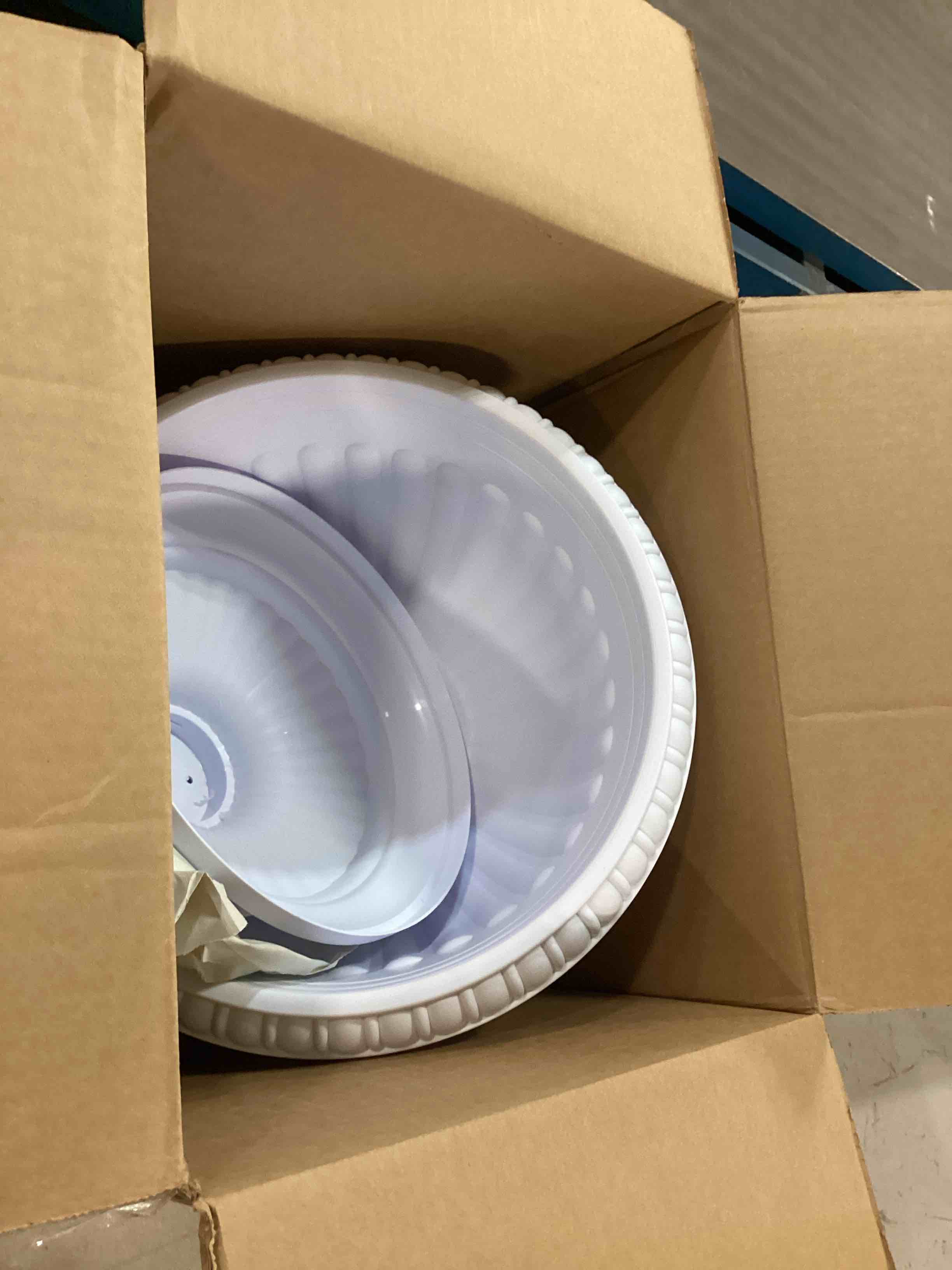 https://s3.amazonaws.com/lotting-images-prod/bidfta/RED6120481_1710848669166.jpeg
