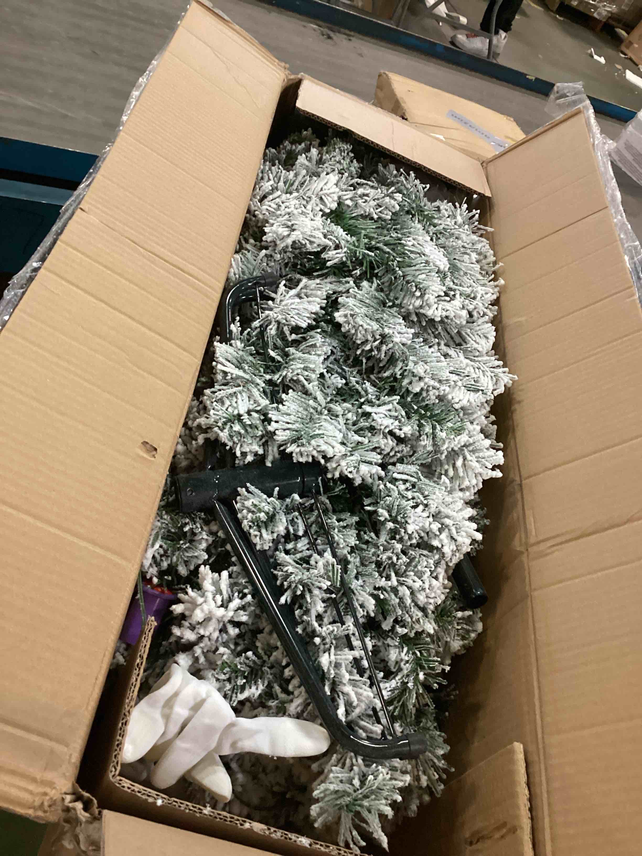 https://s3.amazonaws.com/lotting-images-prod/bidfta/RED6120558_1710855822718.jpeg