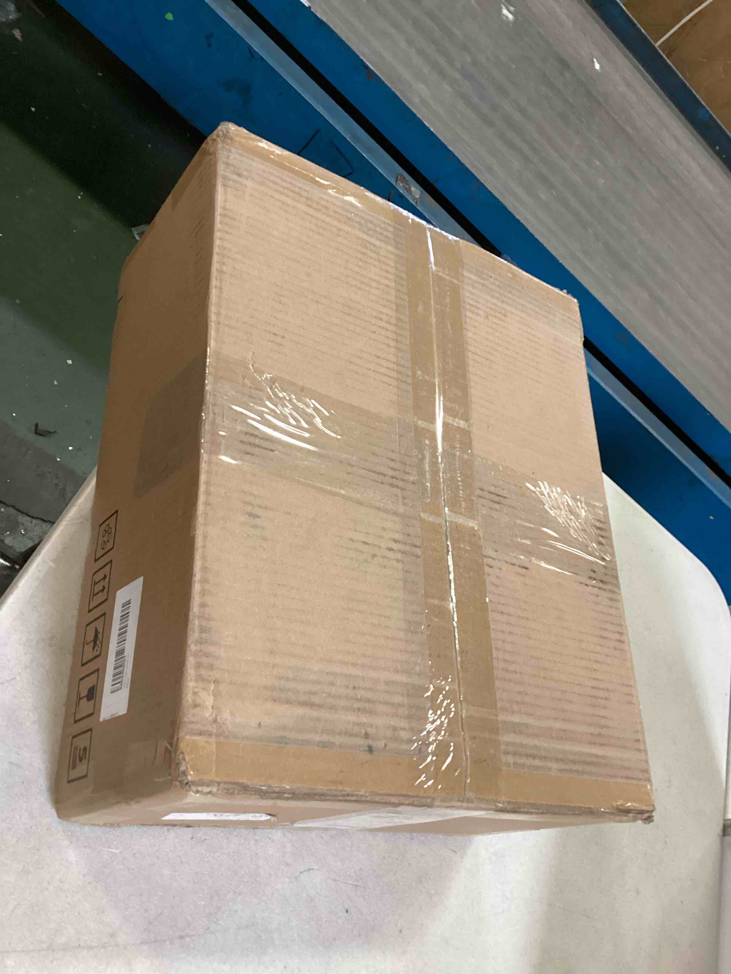 https://s3.amazonaws.com/lotting-images-prod/bidfta/RED6120634_1710866107634.jpeg