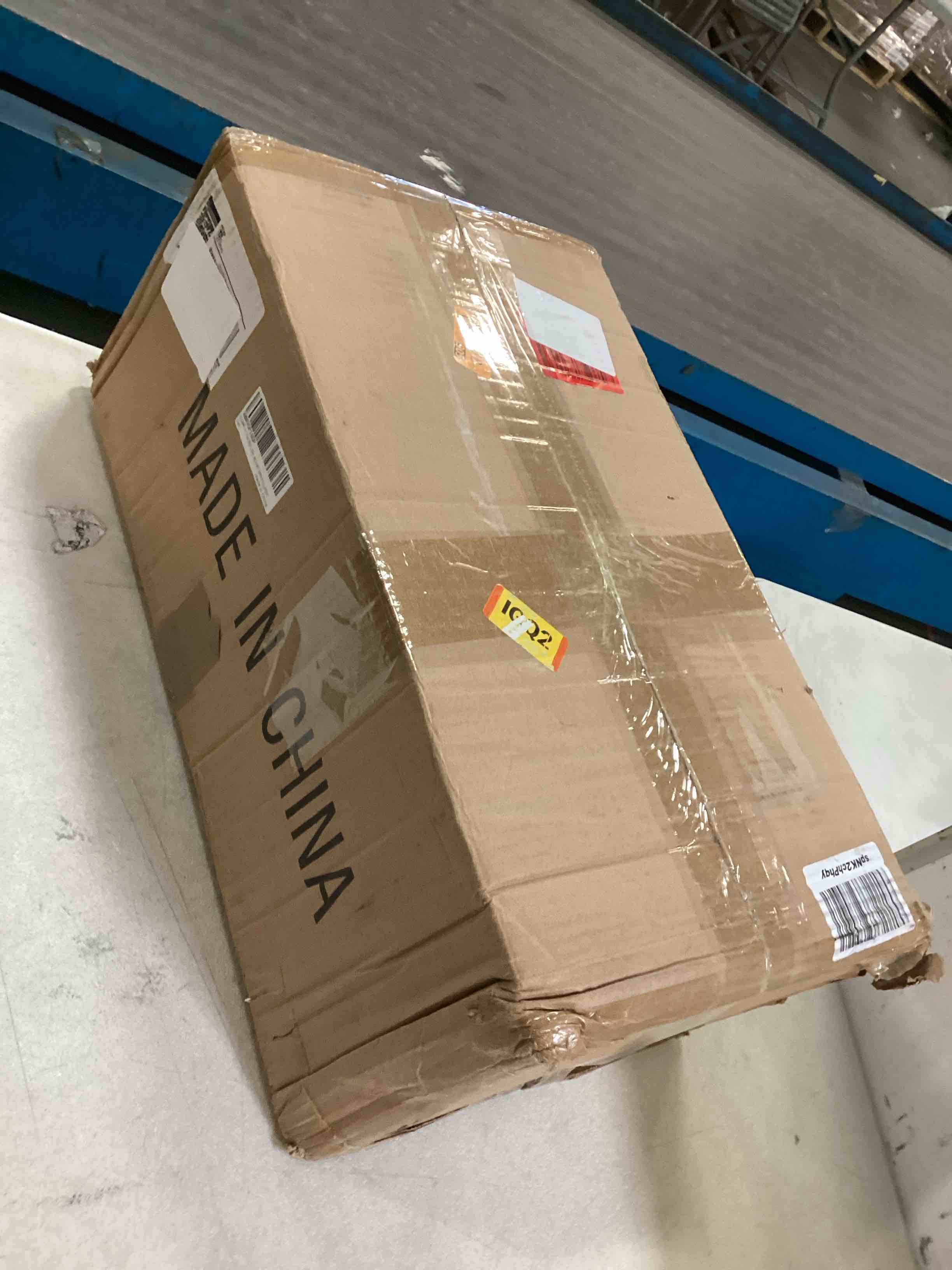 https://s3.amazonaws.com/lotting-images-prod/bidfta/RED6120641_1710869203855.jpeg