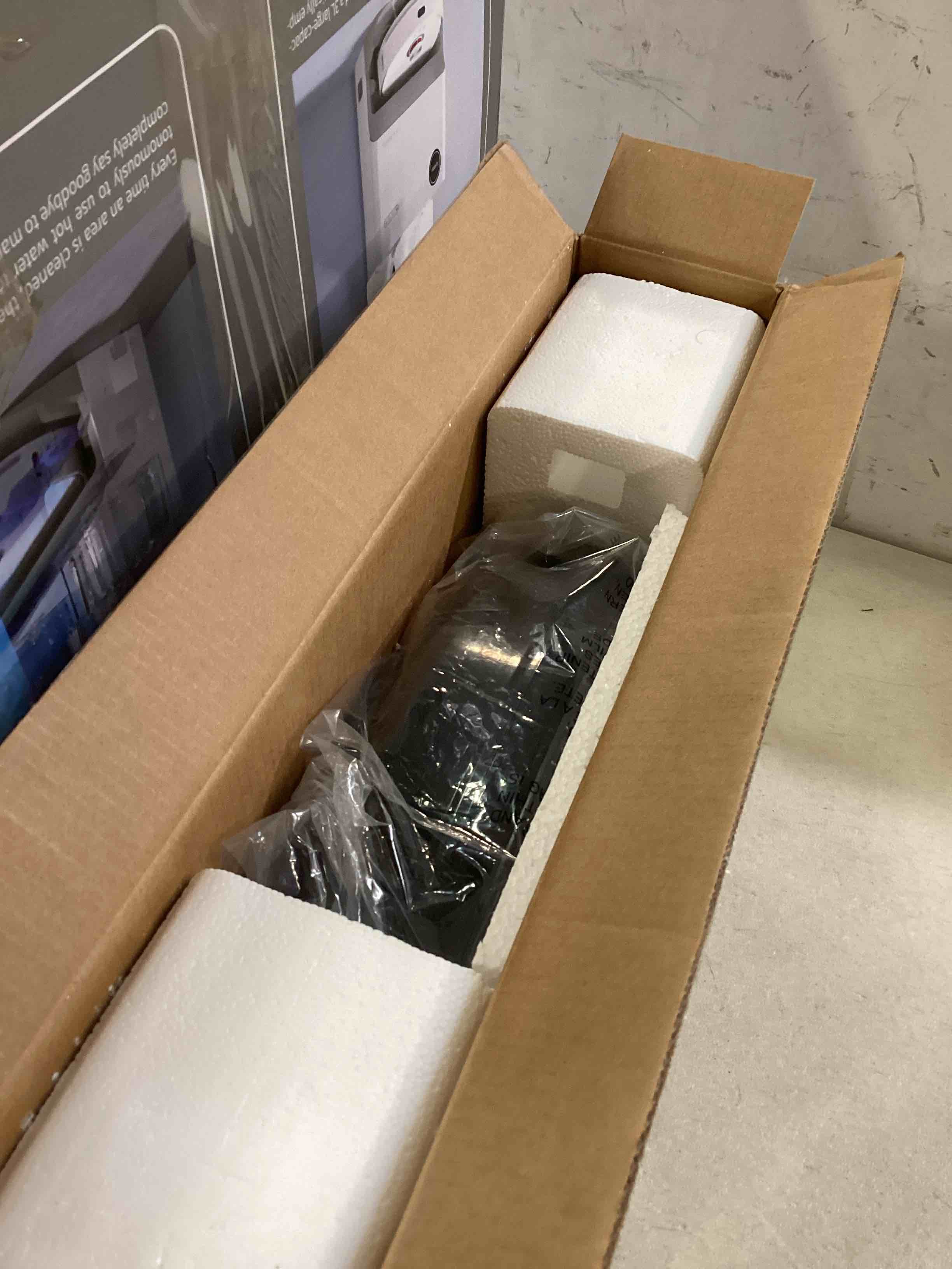 https://s3.amazonaws.com/lotting-images-prod/bidfta/RED6120689_1710878095970.jpeg
