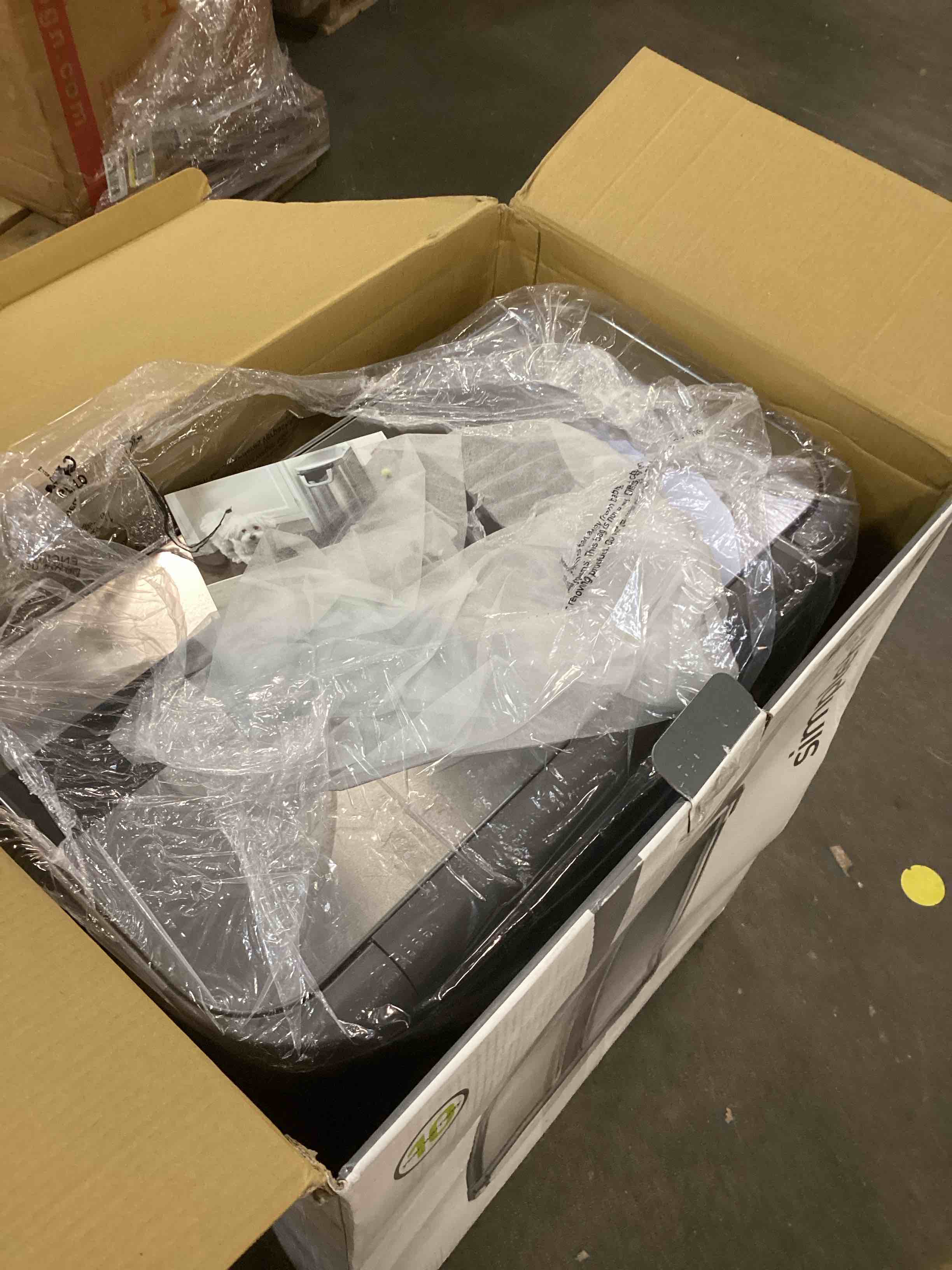 https://s3.amazonaws.com/lotting-images-prod/bidfta/RED6120963_1711112266641.jpeg