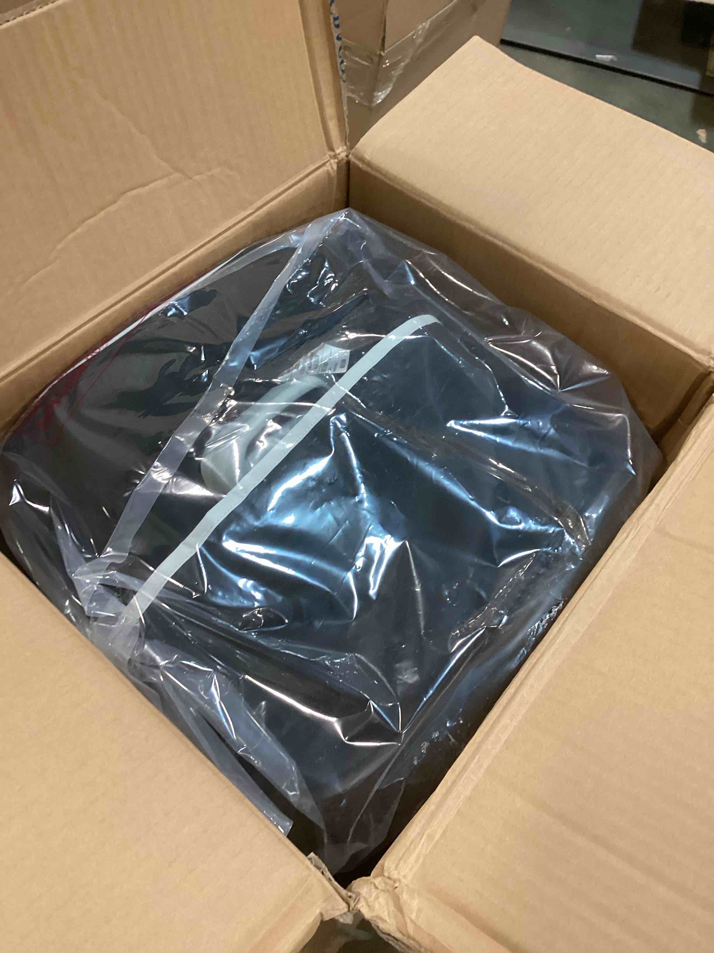https://s3.amazonaws.com/lotting-images-prod/bidfta/RED6121169_1711195604634.jpeg