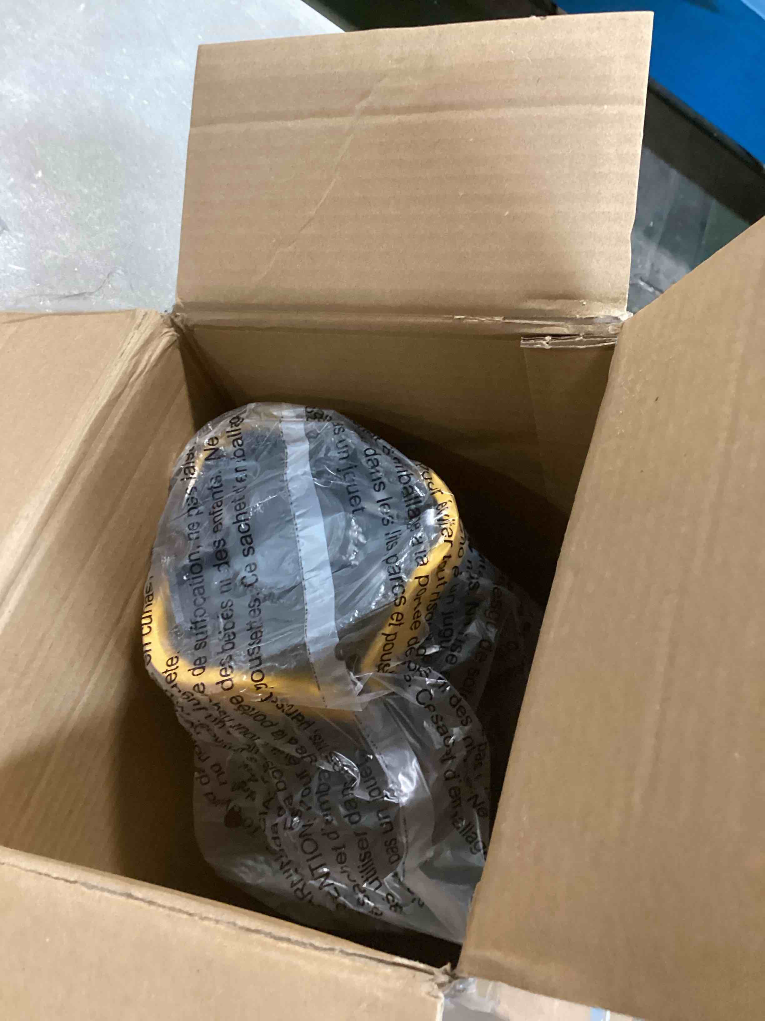 https://s3.amazonaws.com/lotting-images-prod/bidfta/RED6121176_1711196699005.jpeg