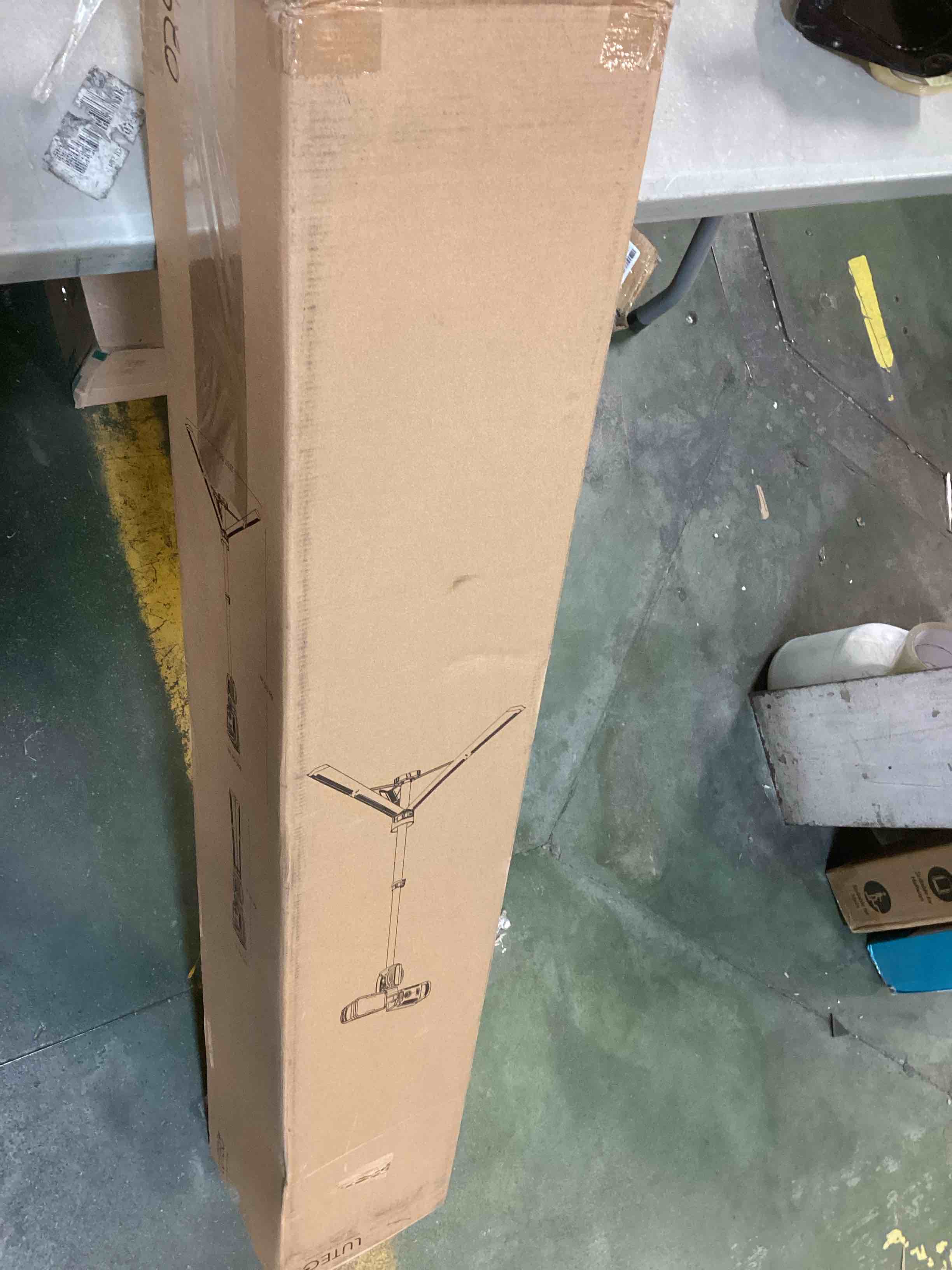 https://s3.amazonaws.com/lotting-images-prod/bidfta/RED6121176_1711196745709.jpeg