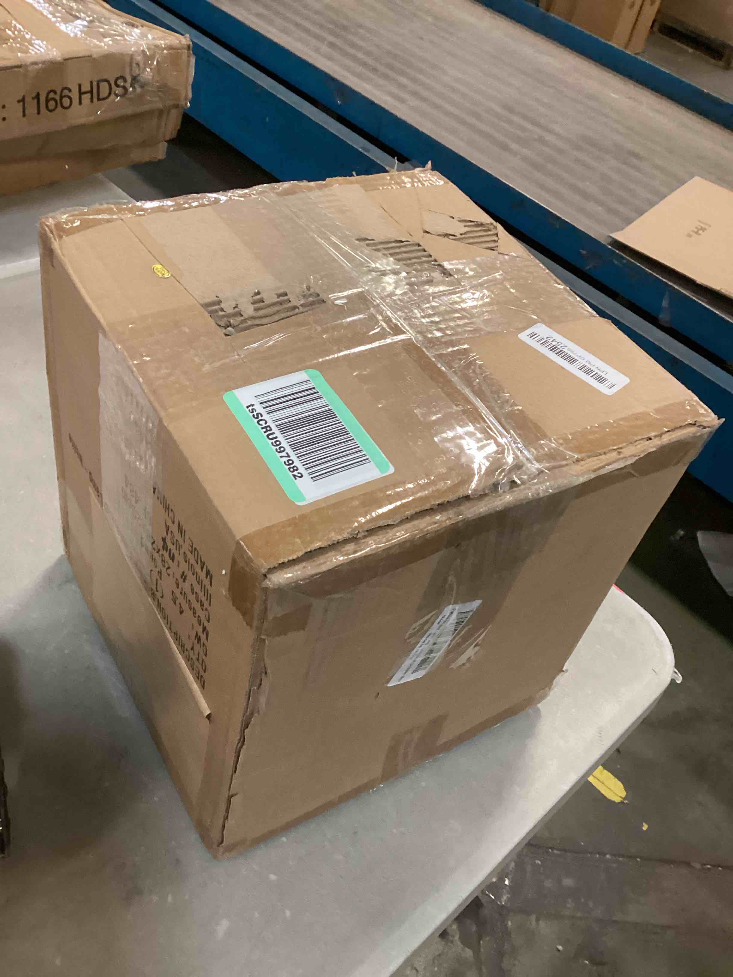 https://s3.amazonaws.com/lotting-images-prod/bidfta/RED6121197_1711201015903.jpeg