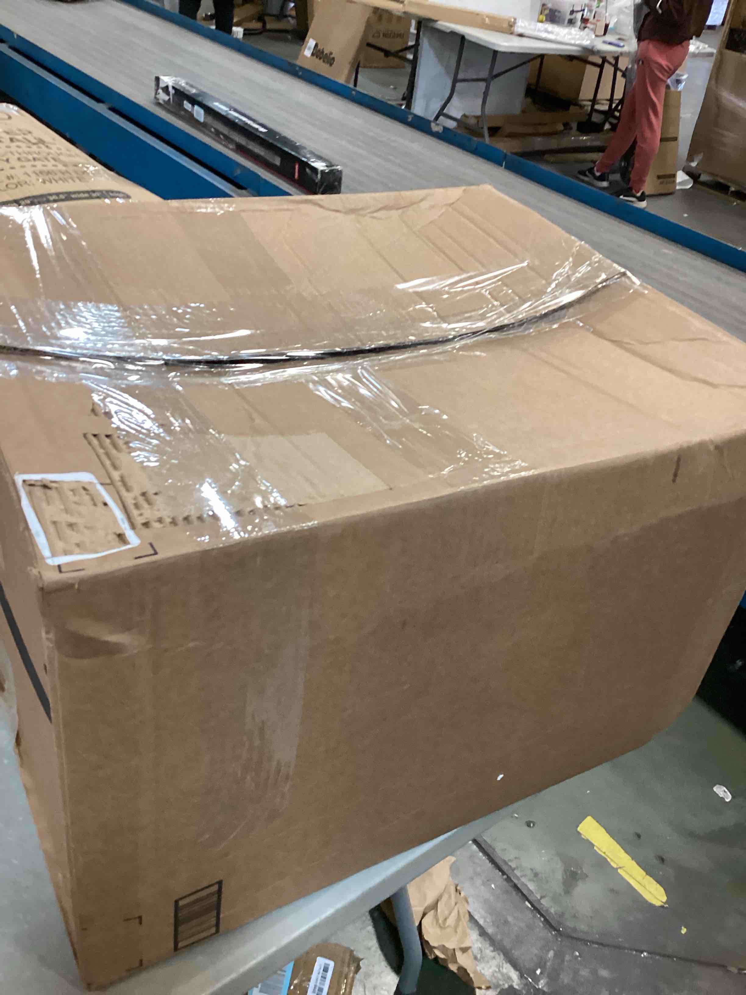 https://s3.amazonaws.com/lotting-images-prod/bidfta/RED6121203_1711201715563.jpeg