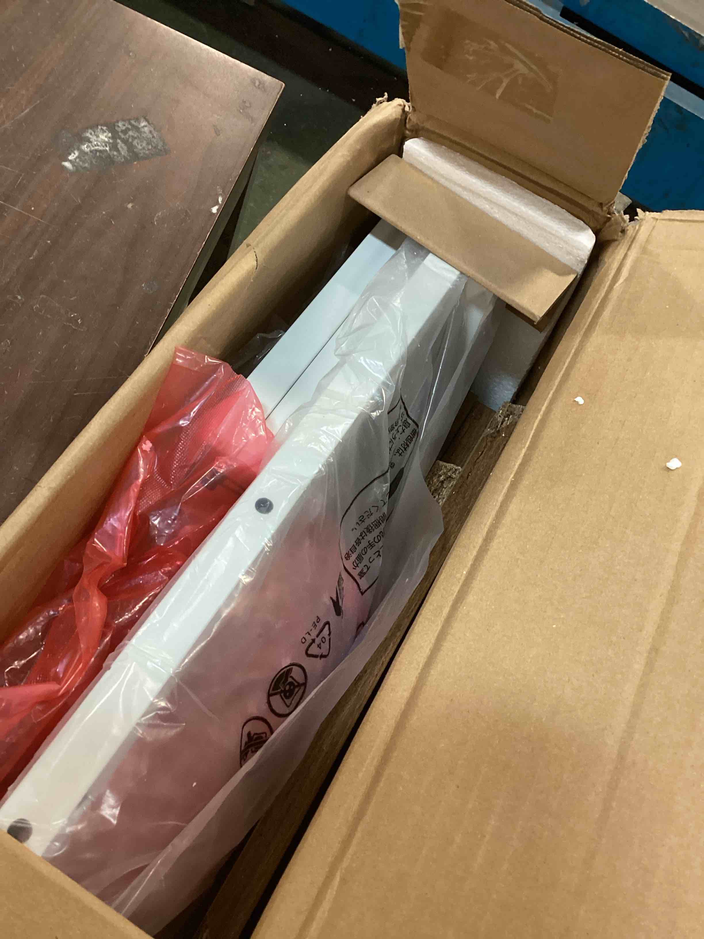 https://s3.amazonaws.com/lotting-images-prod/bidfta/RED6121813_1711540491864.jpeg