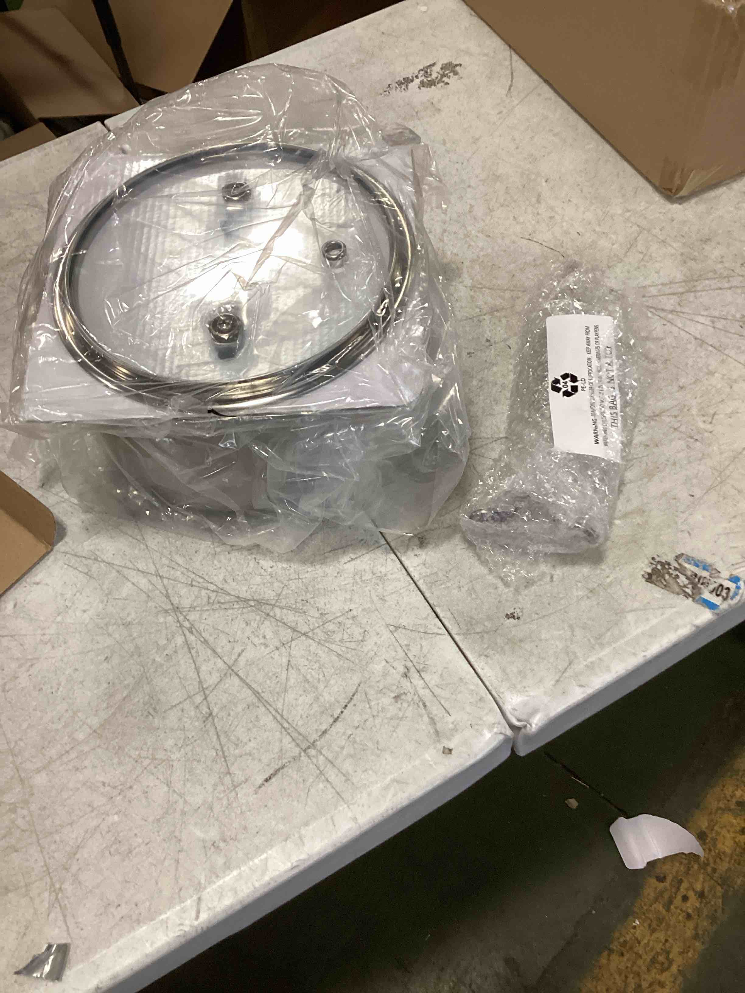 https://s3.amazonaws.com/lotting-images-prod/bidfta/RED6123038_1709929813552.jpeg