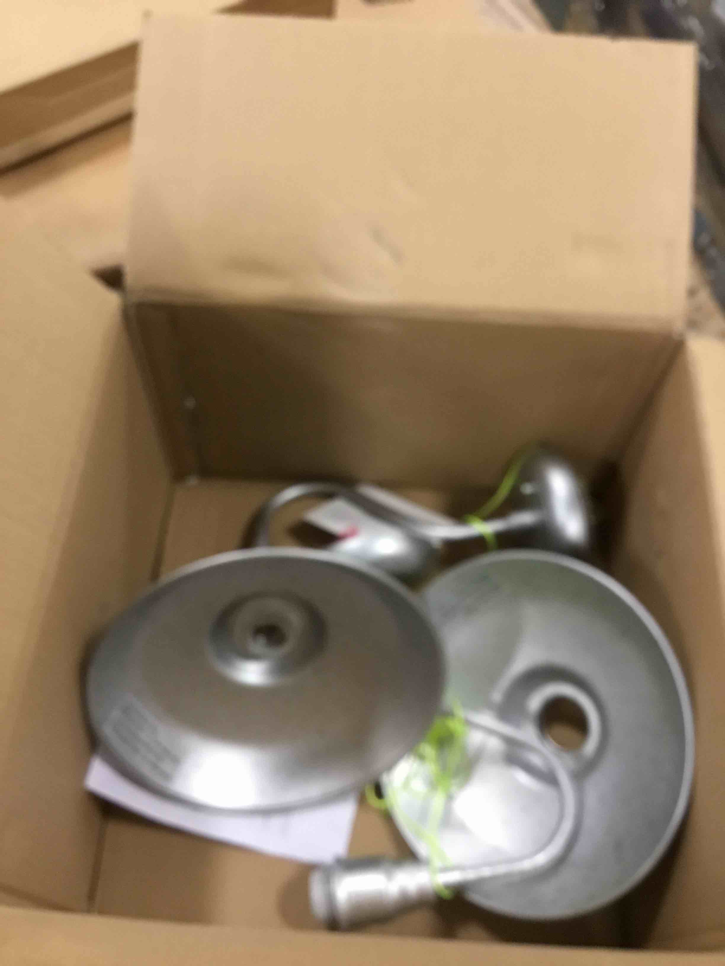 https://s3.amazonaws.com/lotting-images-prod/bidfta/RED6124304_1710337362057.jpeg