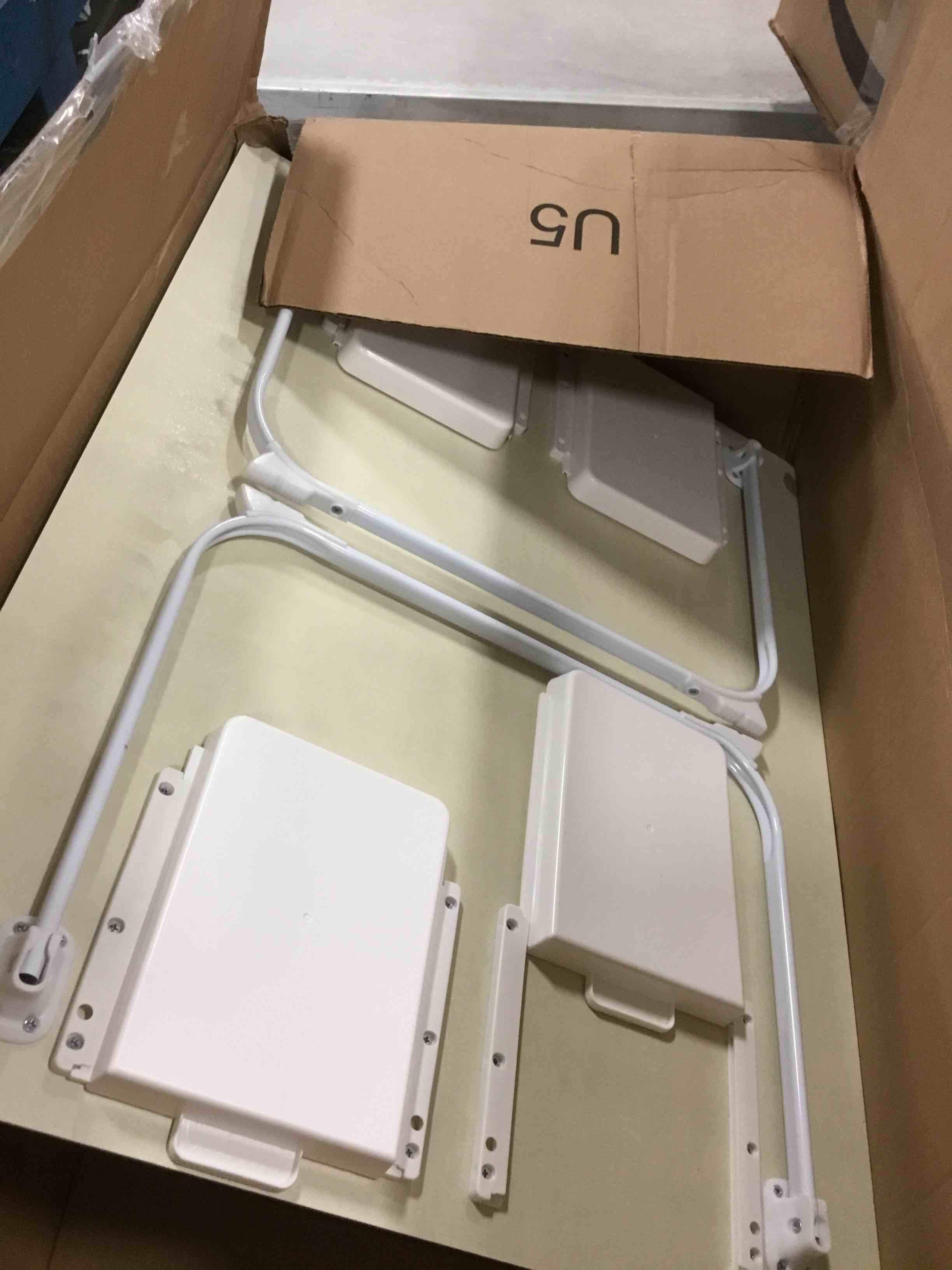 https://s3.amazonaws.com/lotting-images-prod/bidfta/RED6124405_1710354636146.jpeg