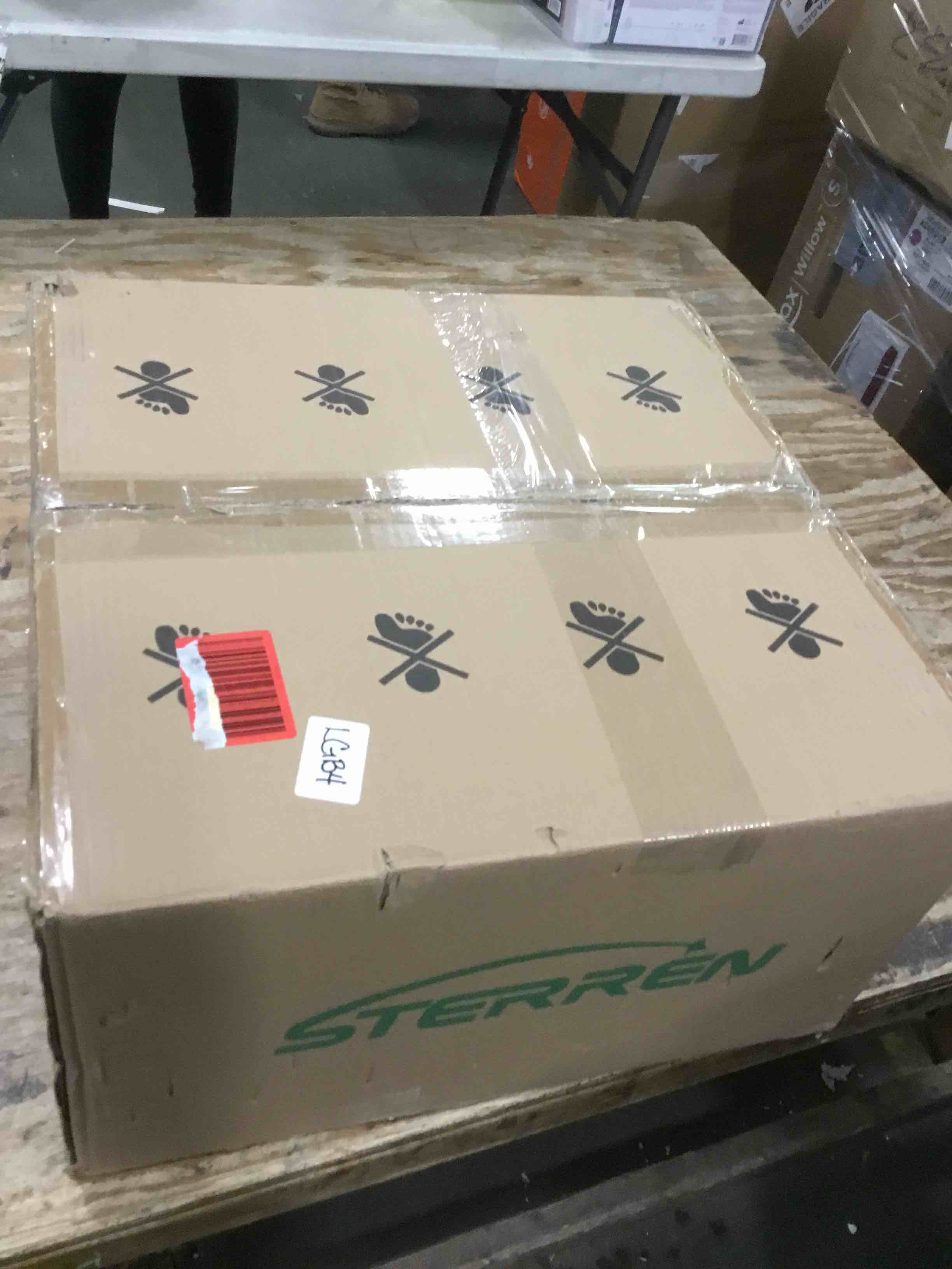 https://s3.amazonaws.com/lotting-images-prod/bidfta/RED6124509_1710422600982.jpeg