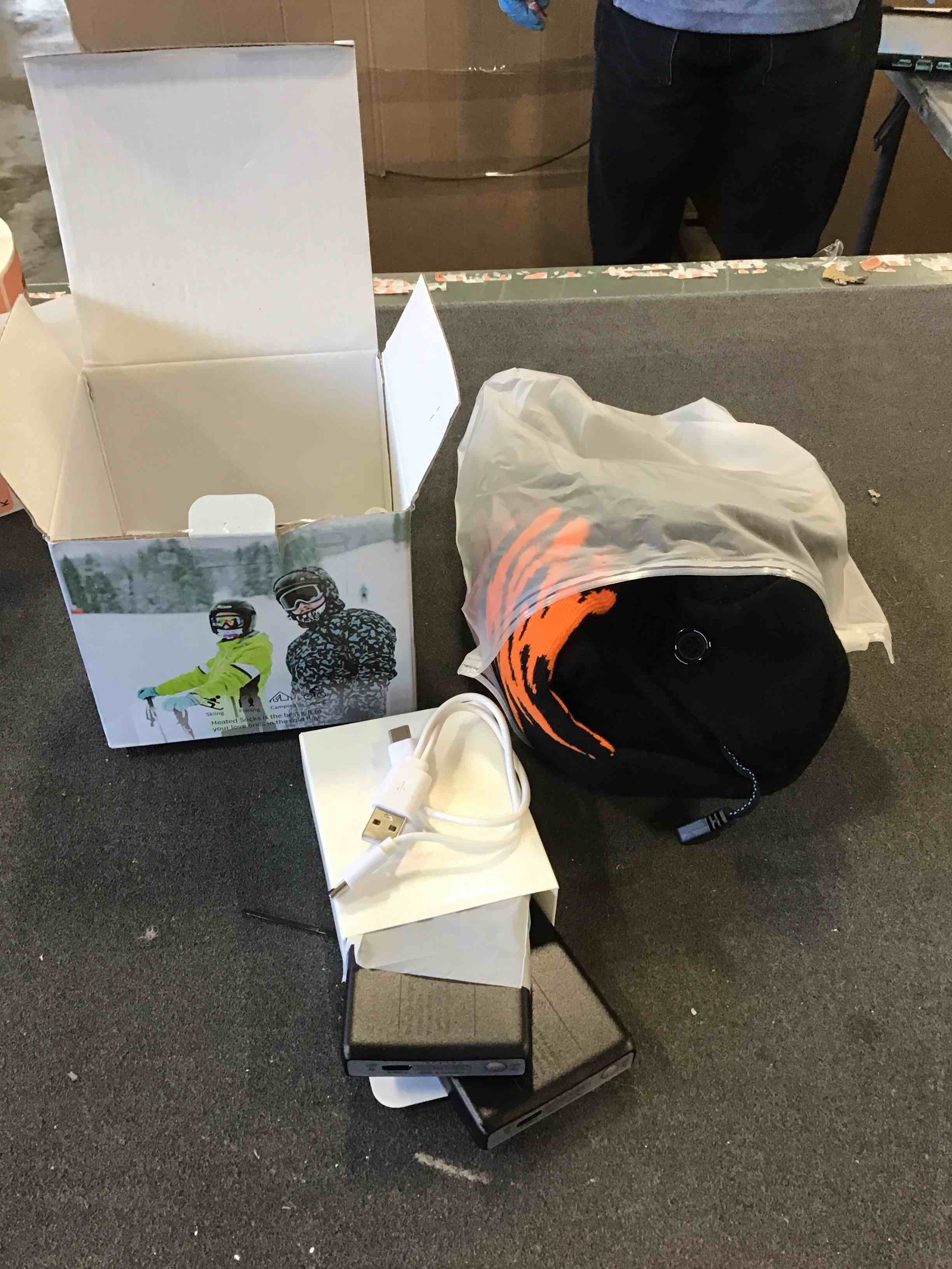 https://s3.amazonaws.com/lotting-images-prod/bidfta/RED6126460_1710337405808.jpeg
