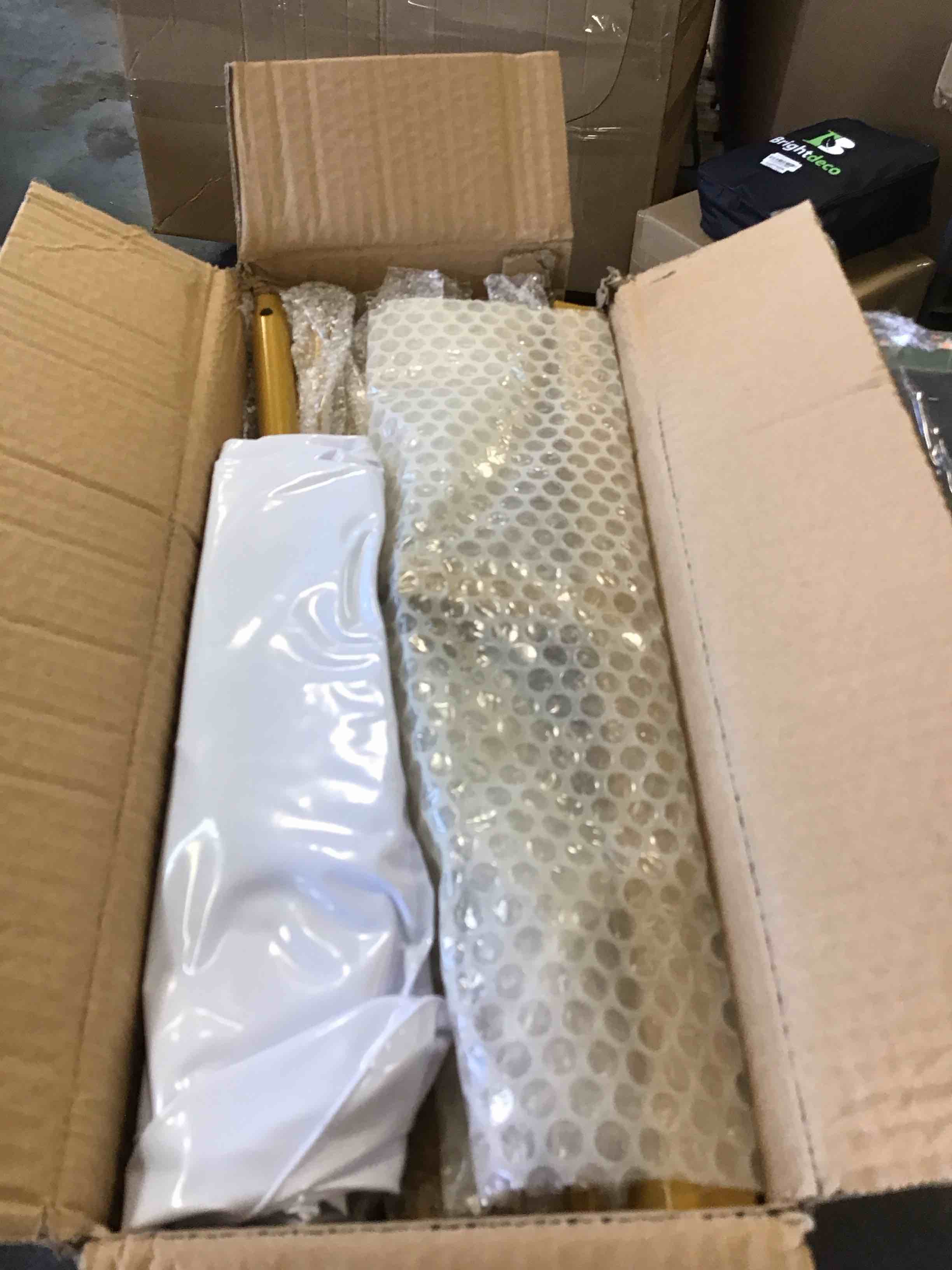 https://s3.amazonaws.com/lotting-images-prod/bidfta/RED6126527_1710356403651.jpeg