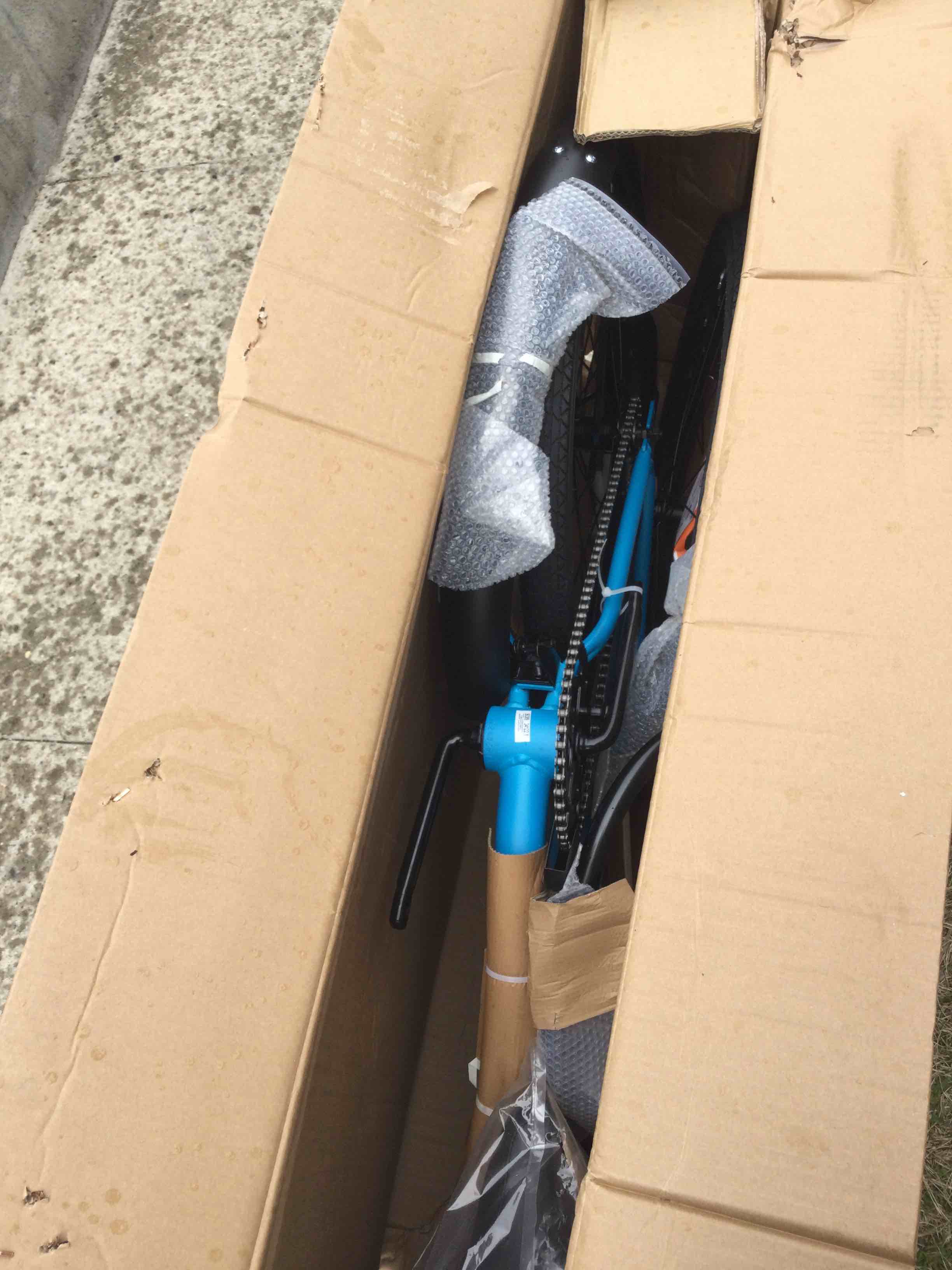 https://s3.amazonaws.com/lotting-images-prod/bidfta/RED6126845_1711133721228.jpeg