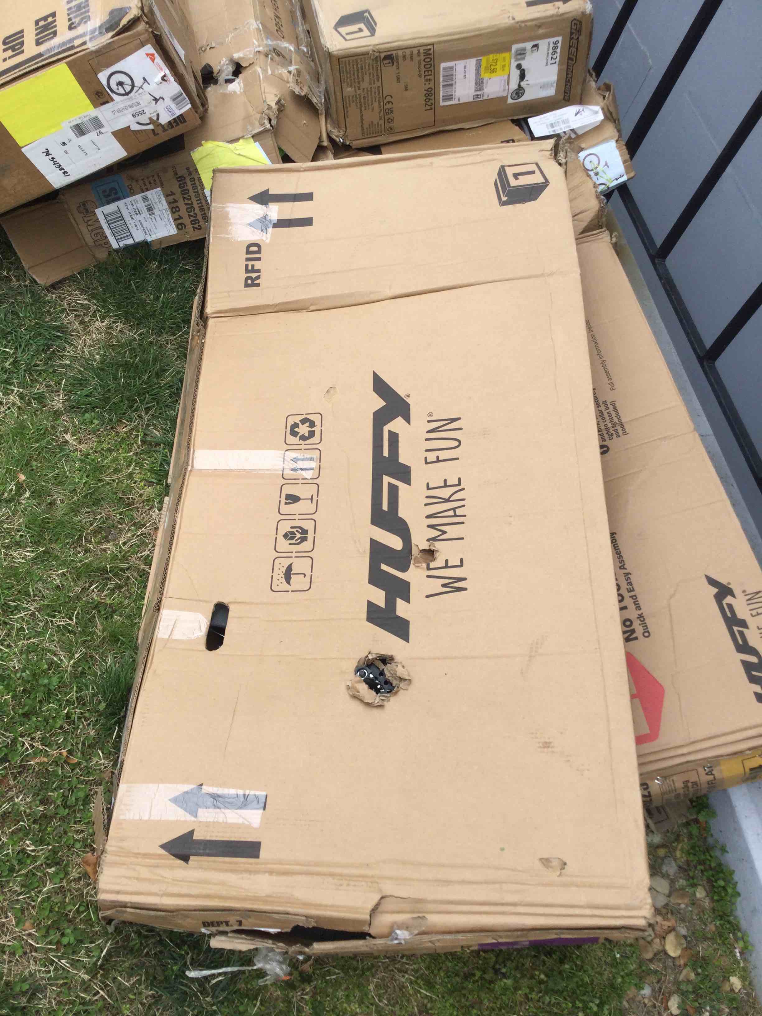https://s3.amazonaws.com/lotting-images-prod/bidfta/RED6126876_1711129982537.jpeg