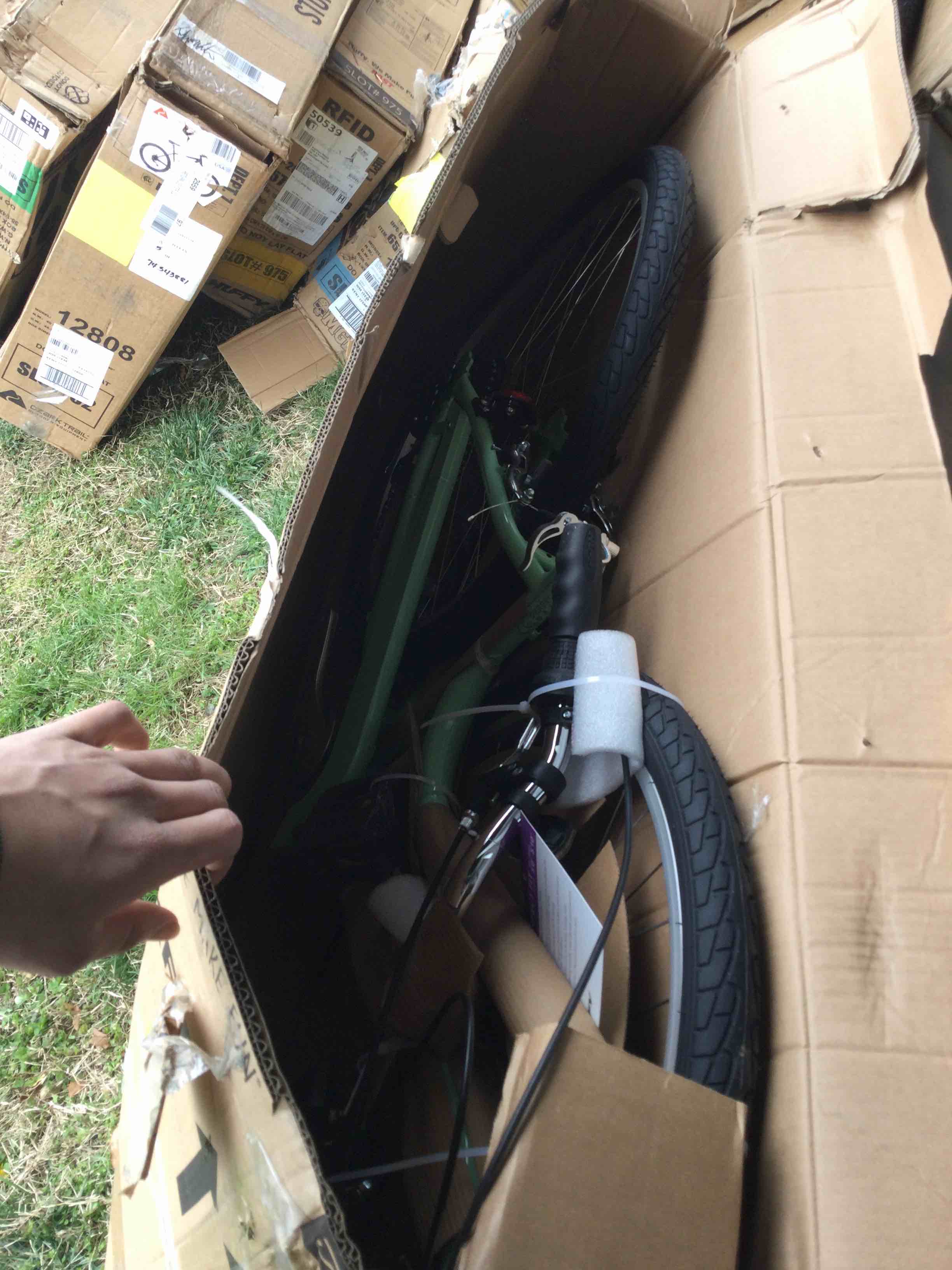 https://s3.amazonaws.com/lotting-images-prod/bidfta/RED6126876_1711130059547.jpeg