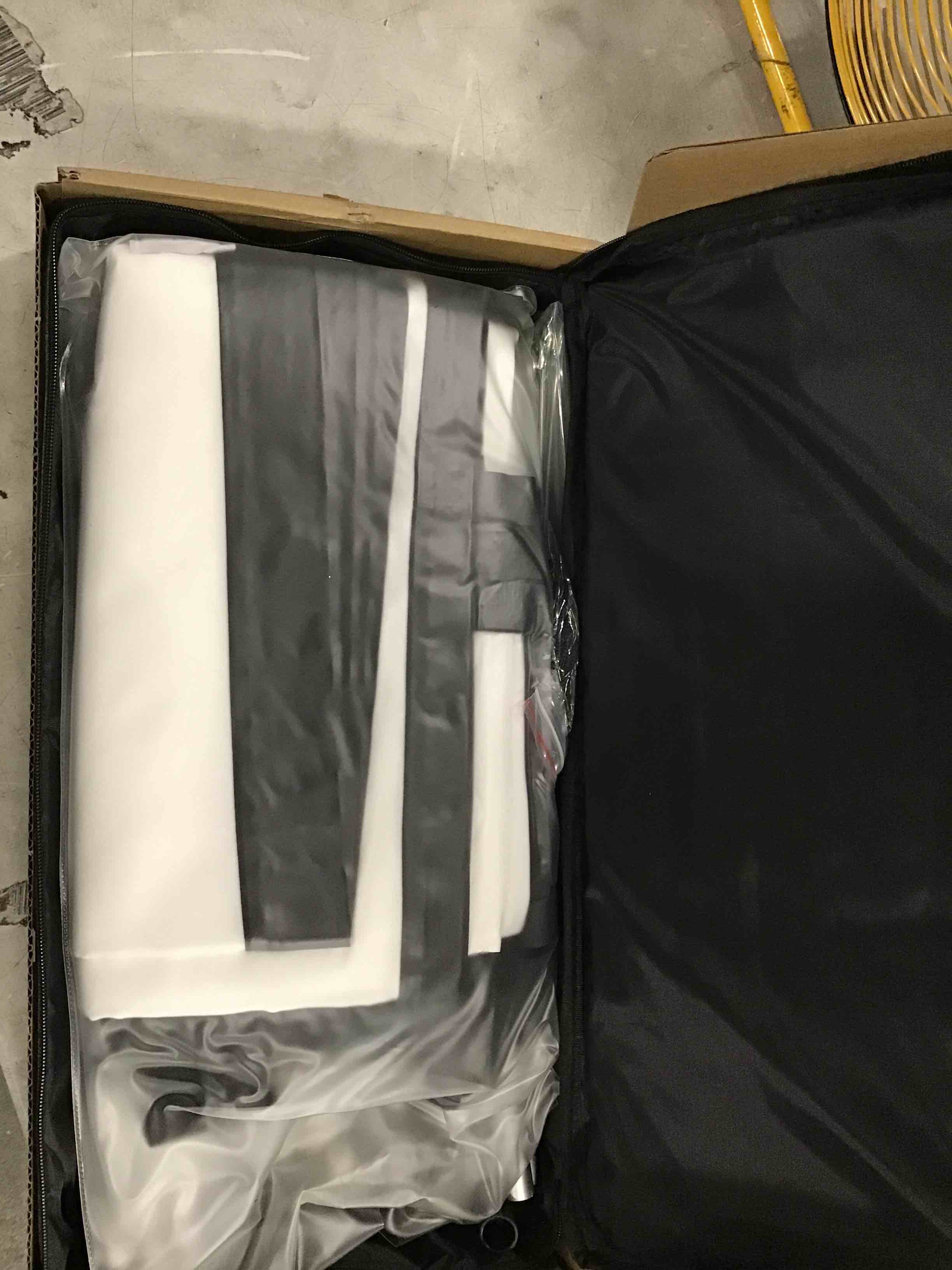 https://s3.amazonaws.com/lotting-images-prod/bidfta/RED6126909_1721691748474.jpeg