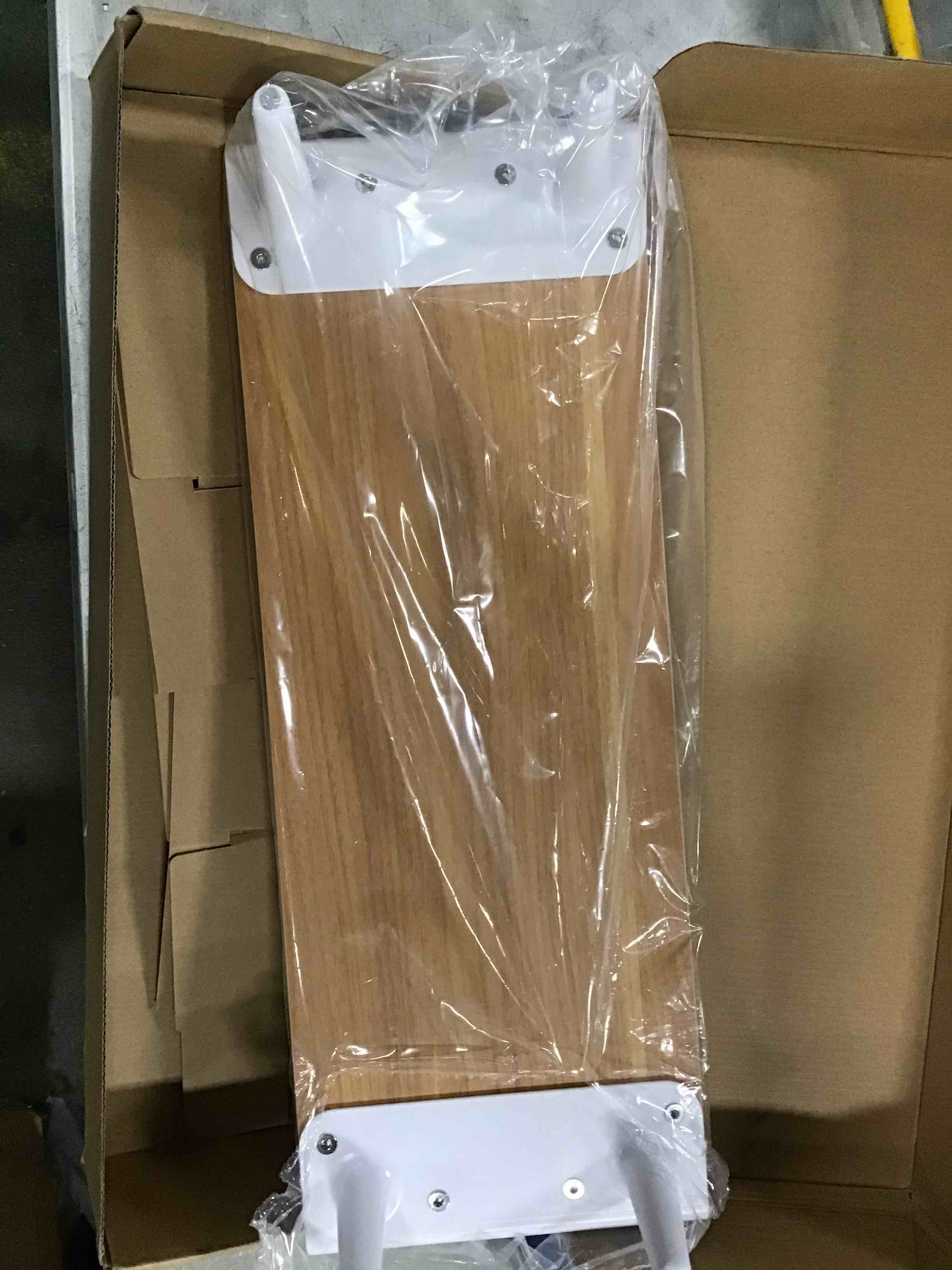 https://s3.amazonaws.com/lotting-images-prod/bidfta/RED6126930_1721694626552.jpeg