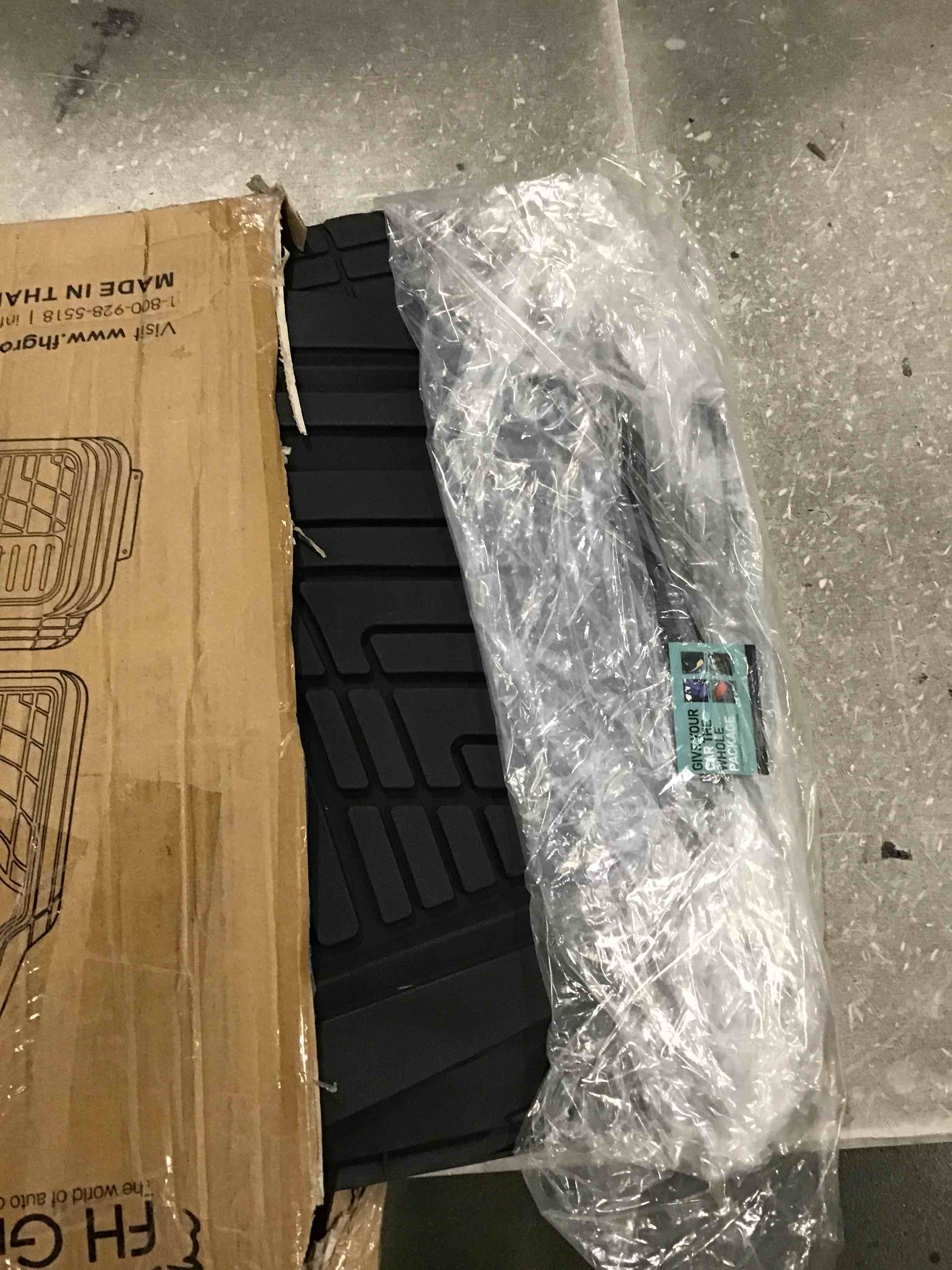 https://s3.amazonaws.com/lotting-images-prod/bidfta/RED6126970_1721702003986.jpeg