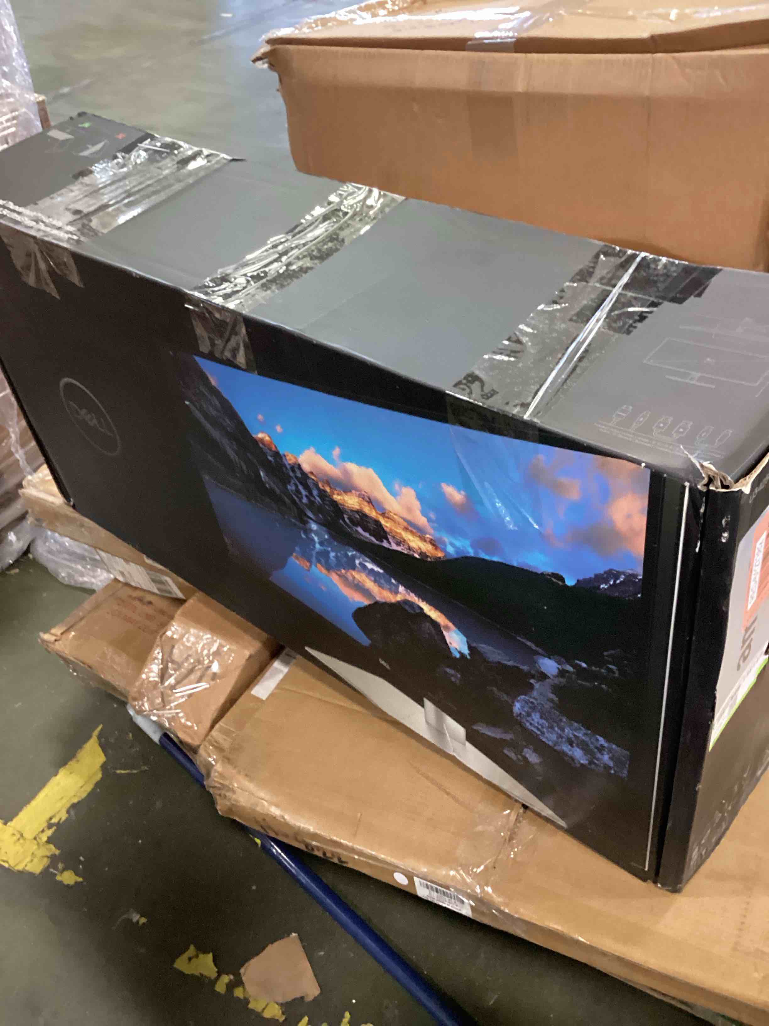 https://s3.amazonaws.com/lotting-images-prod/bidfta/RED6127382_1721835708101.jpeg