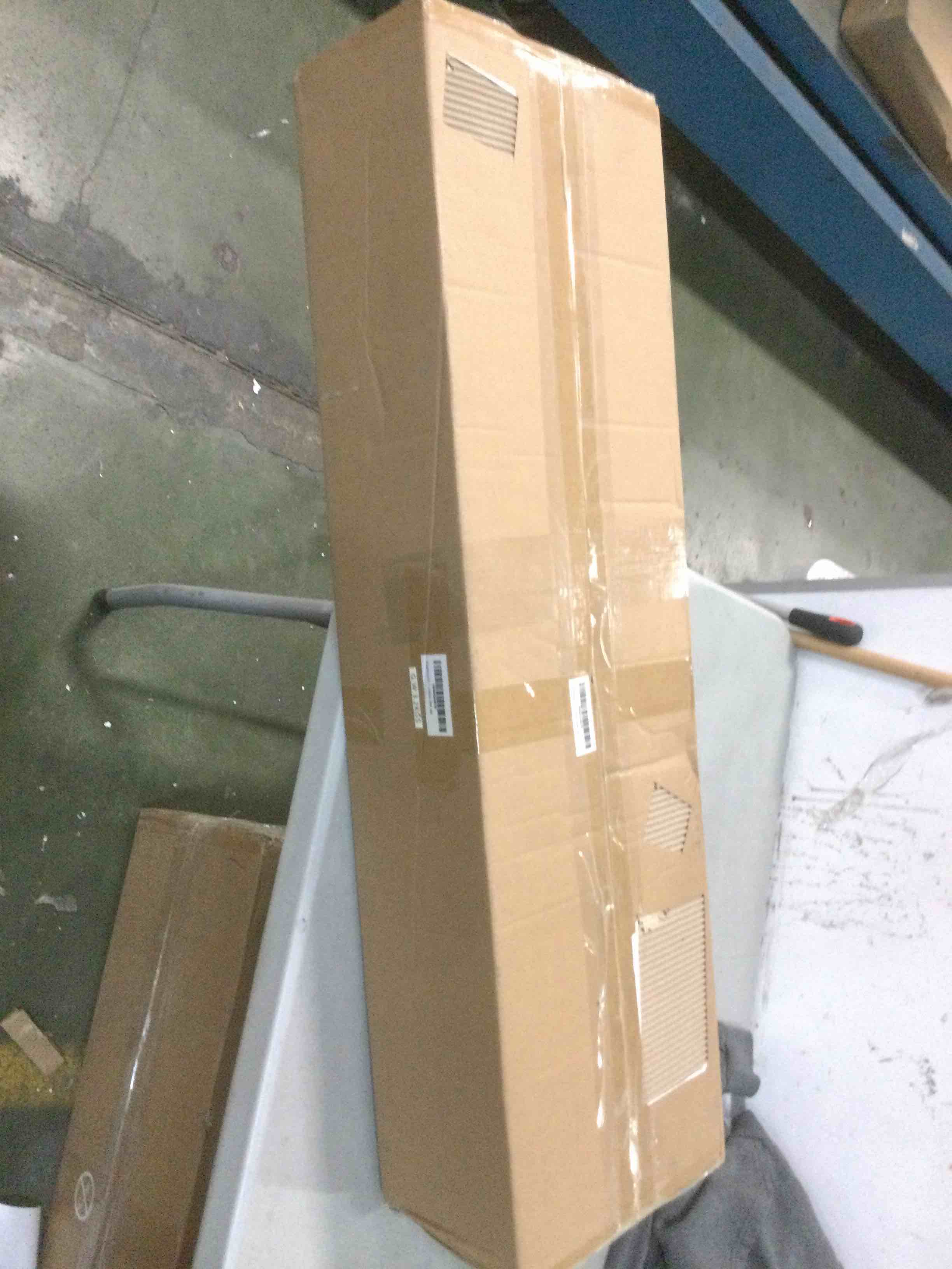 https://s3.amazonaws.com/lotting-images-prod/bidfta/RED6129482_1709129616254.jpeg