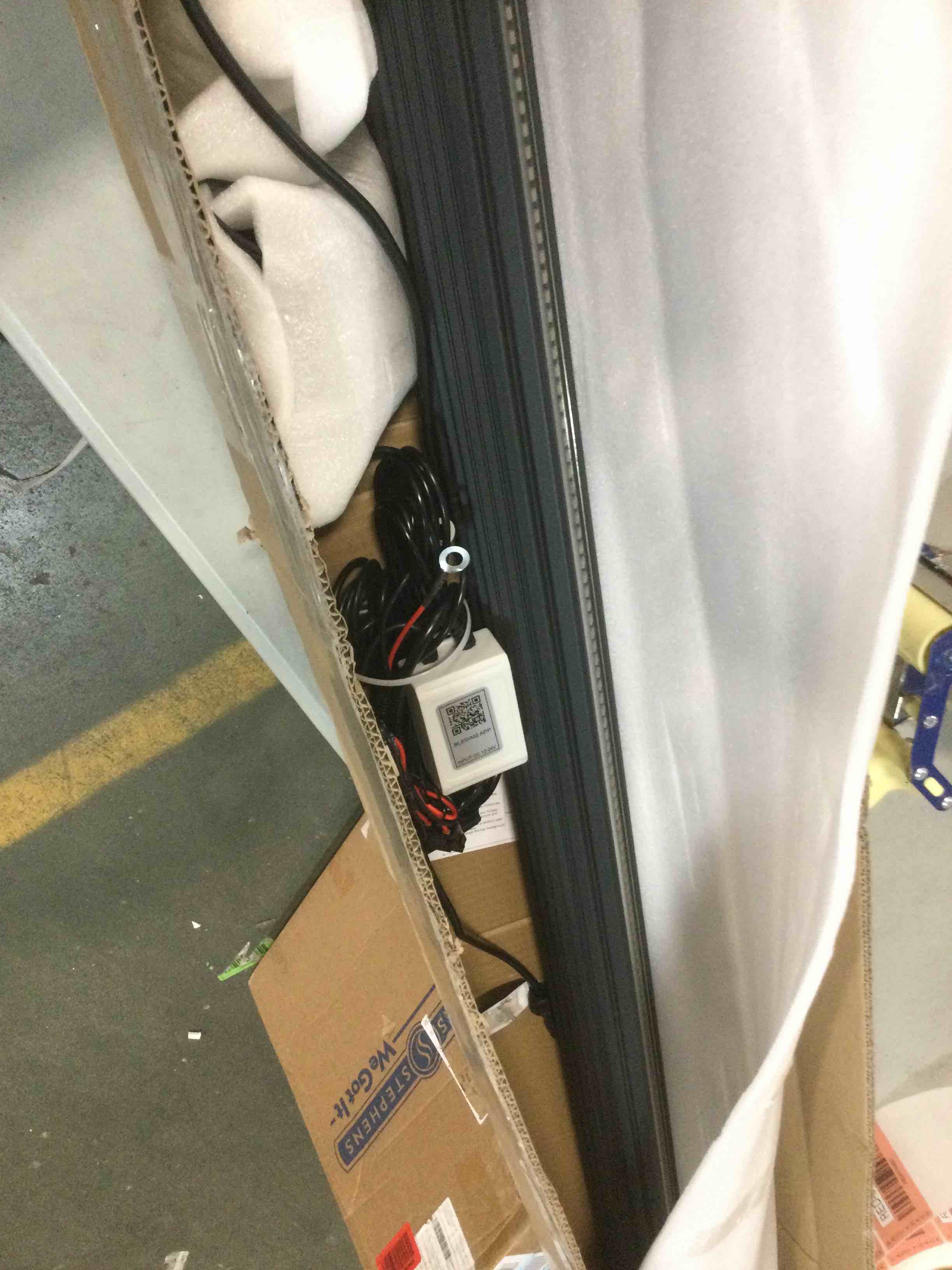 https://s3.amazonaws.com/lotting-images-prod/bidfta/RED6129561_1709139043894.jpeg