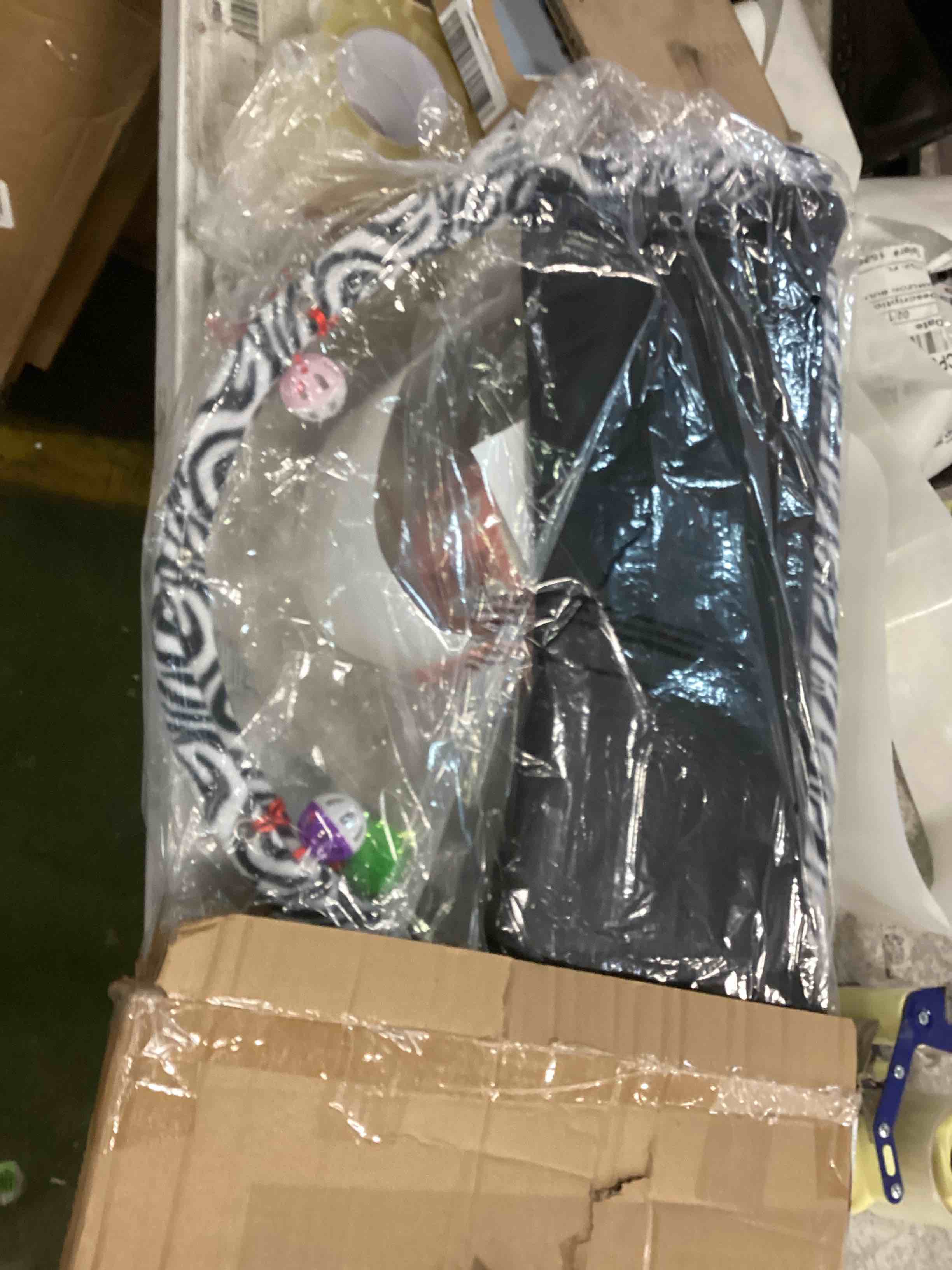 https://s3.amazonaws.com/lotting-images-prod/bidfta/RED6129828_1709217386121.jpeg