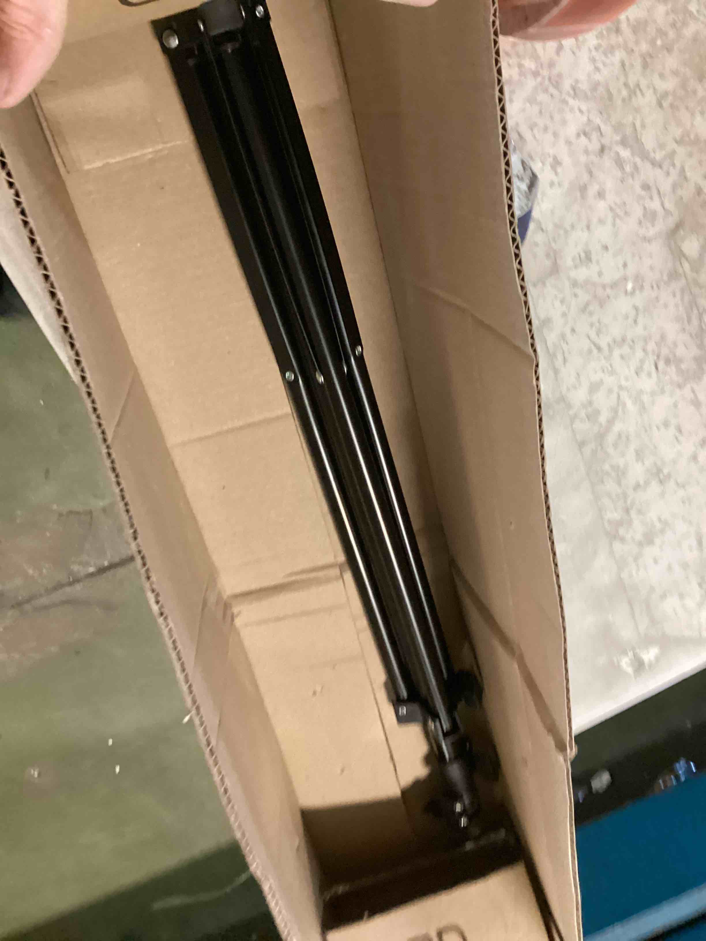 https://s3.amazonaws.com/lotting-images-prod/bidfta/RED6129885_1709221954330.jpeg
