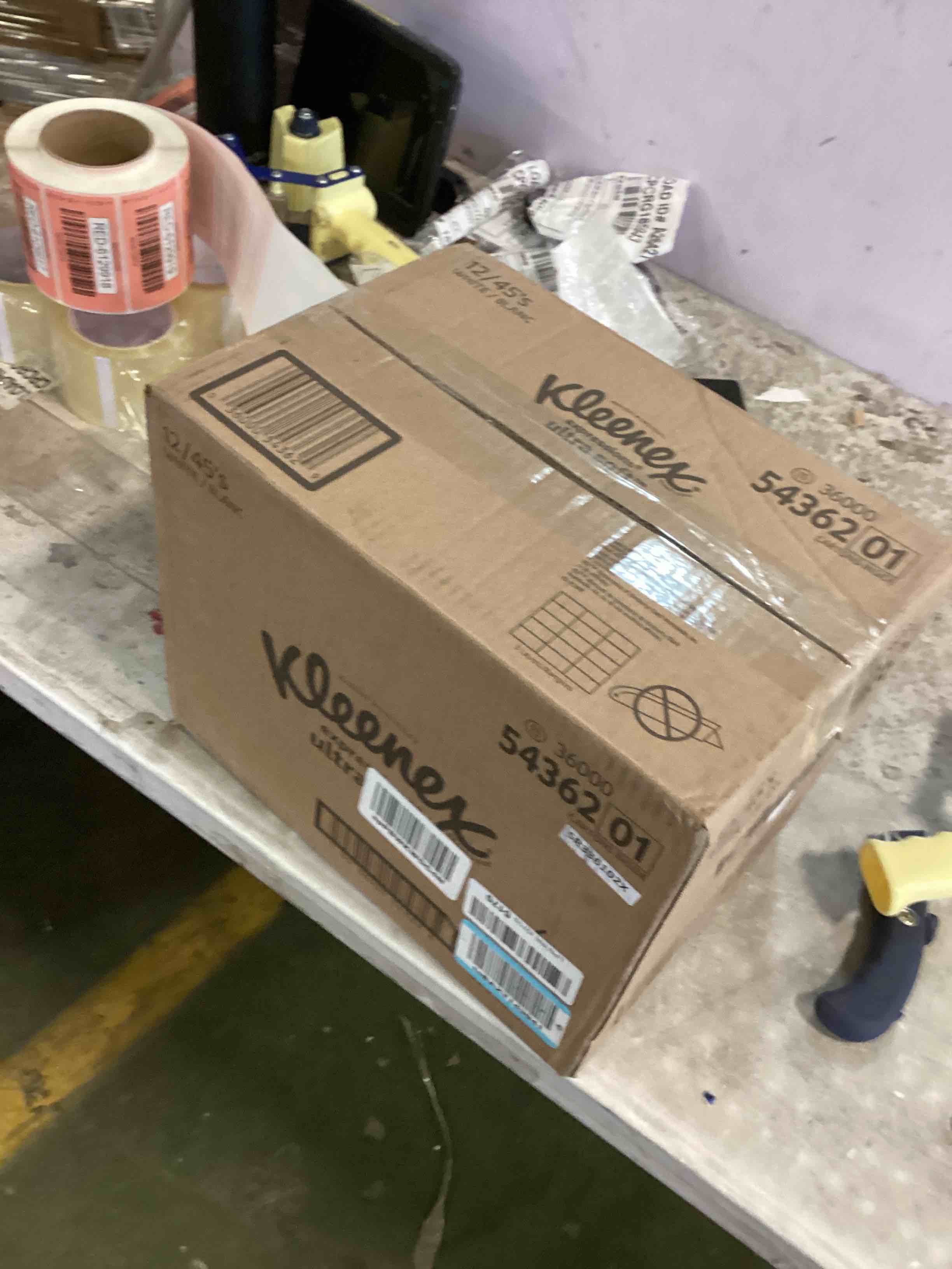 https://s3.amazonaws.com/lotting-images-prod/bidfta/RED6129911_1709223777374.jpeg