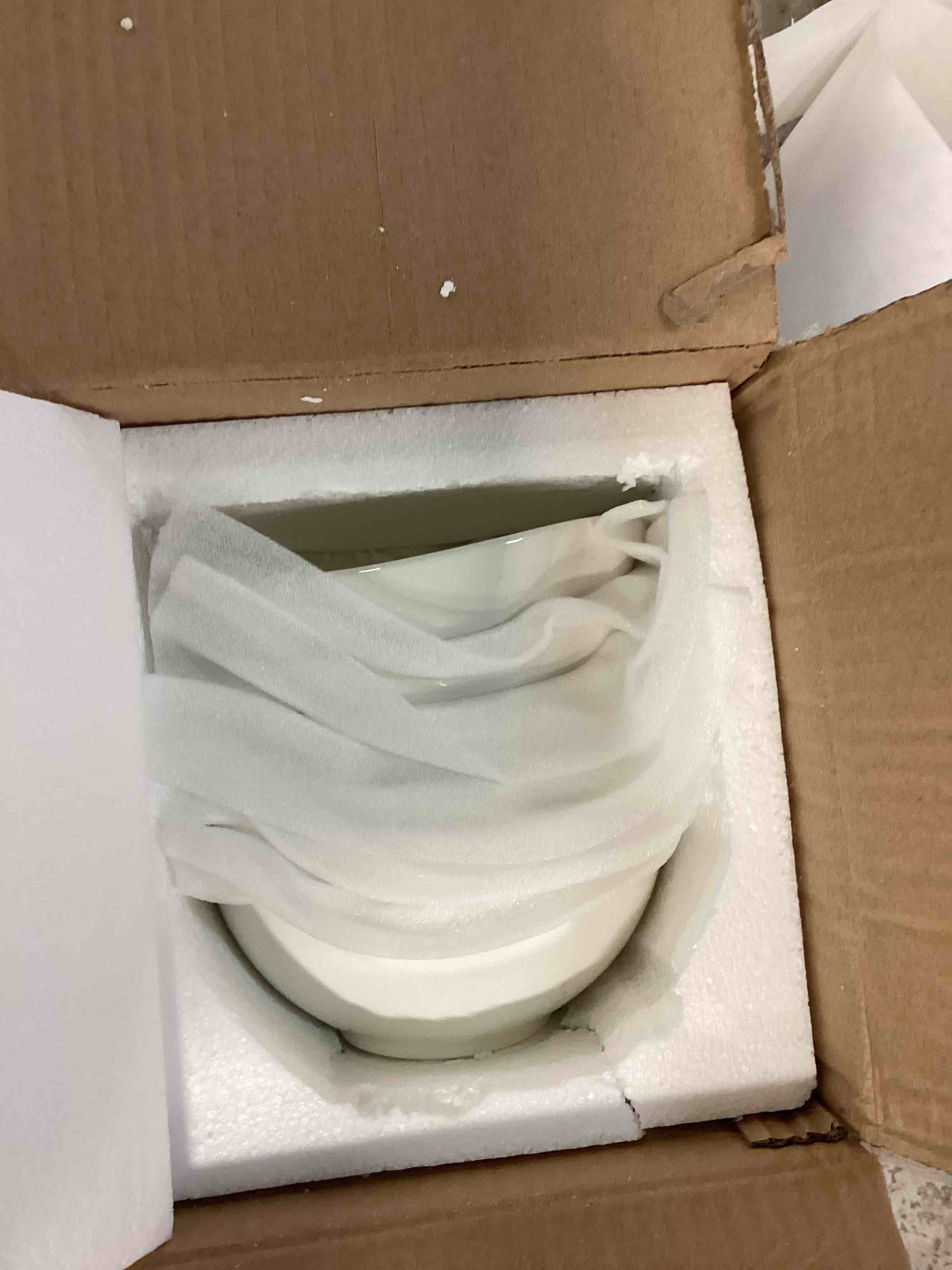 https://s3.amazonaws.com/lotting-images-prod/bidfta/RED6130013_1709232997647.jpeg