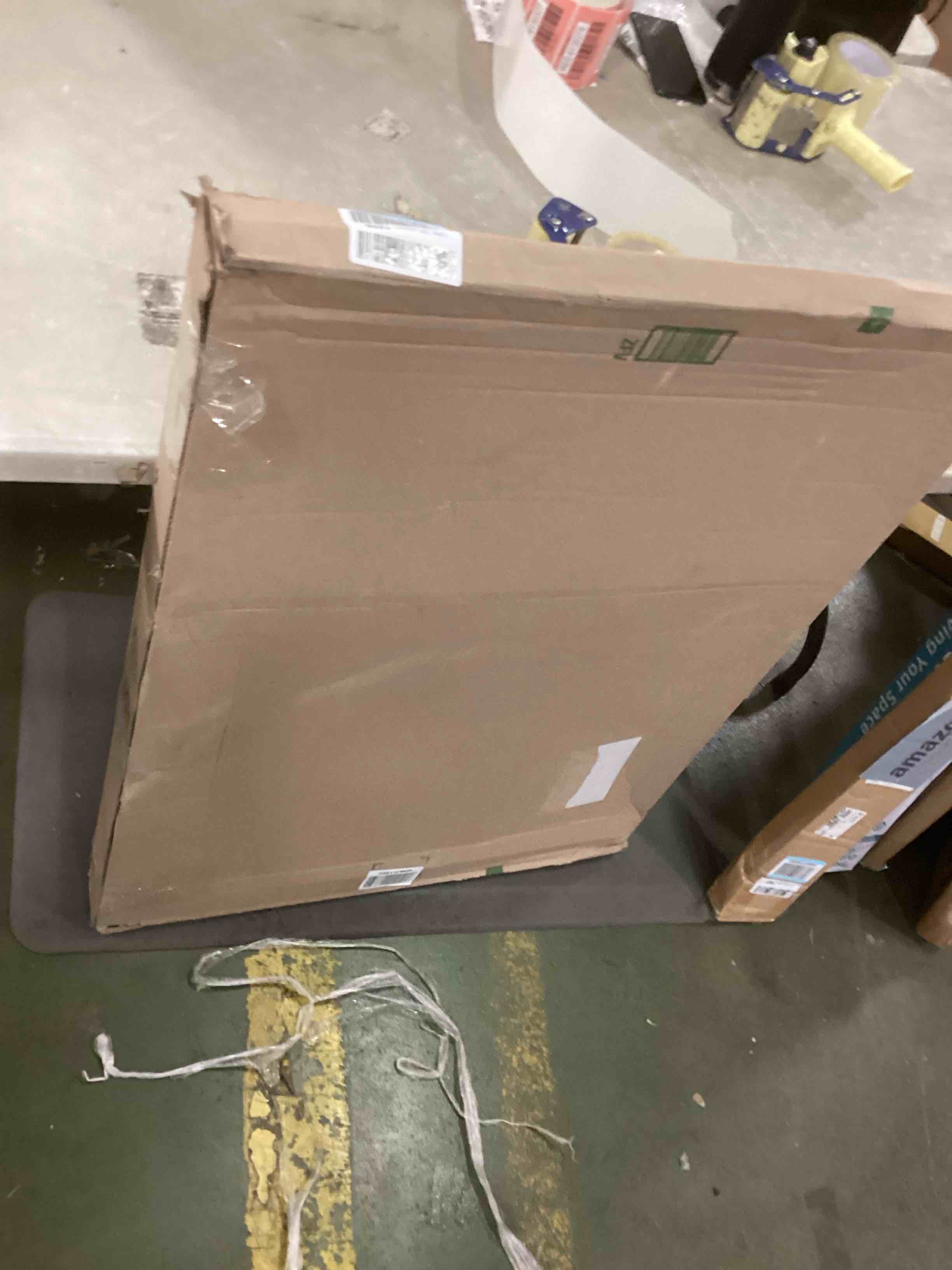 https://s3.amazonaws.com/lotting-images-prod/bidfta/RED6130372_1709322920421.jpeg