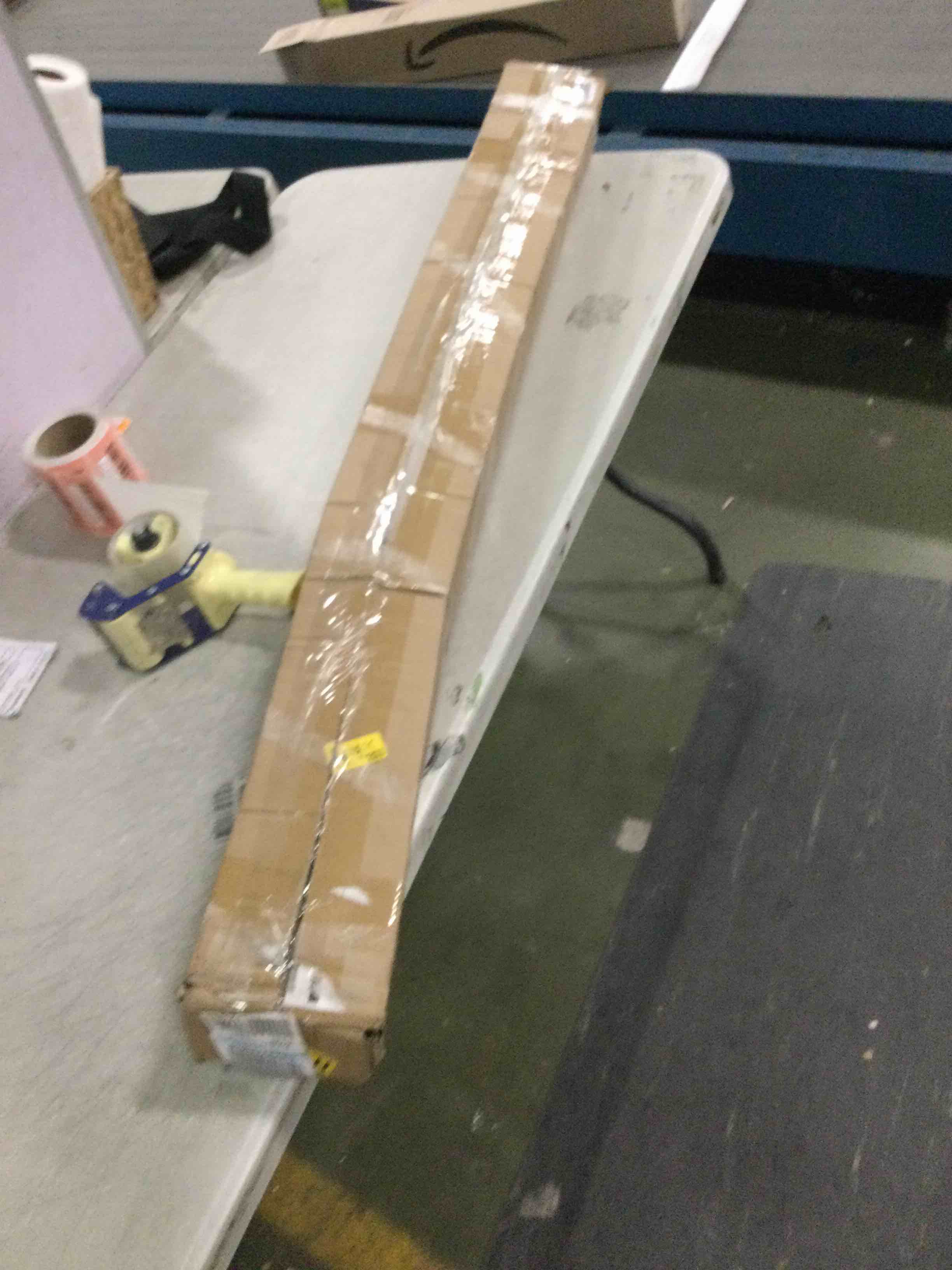 https://s3.amazonaws.com/lotting-images-prod/bidfta/RED6130411_1709381269547.jpeg