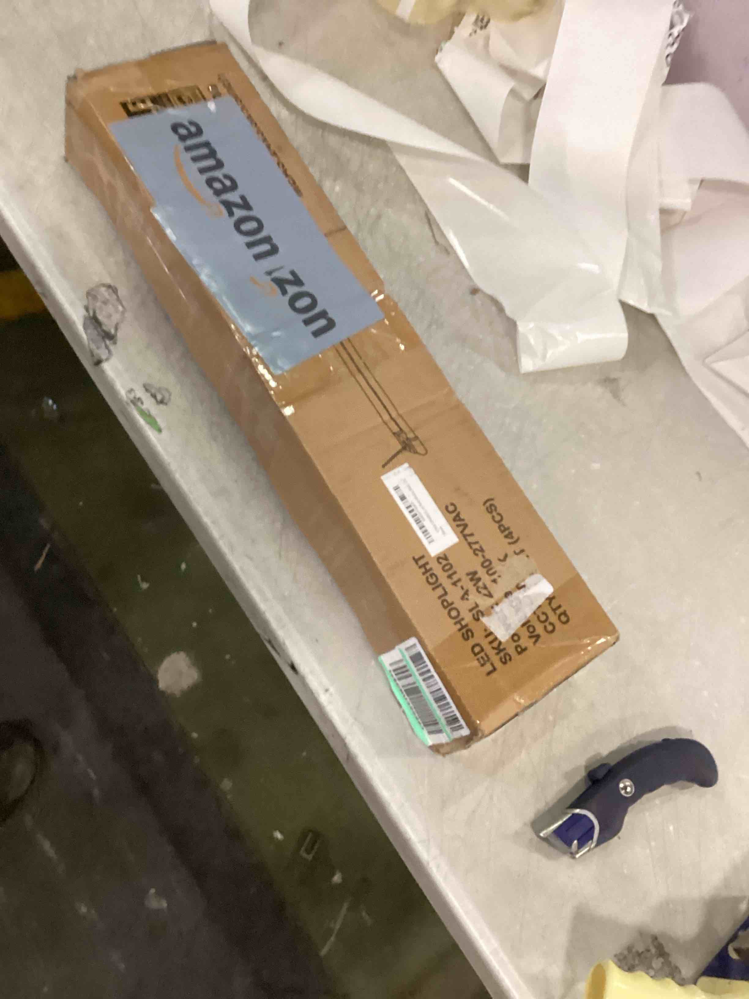 https://s3.amazonaws.com/lotting-images-prod/bidfta/RED6130547_1709397702510.jpeg