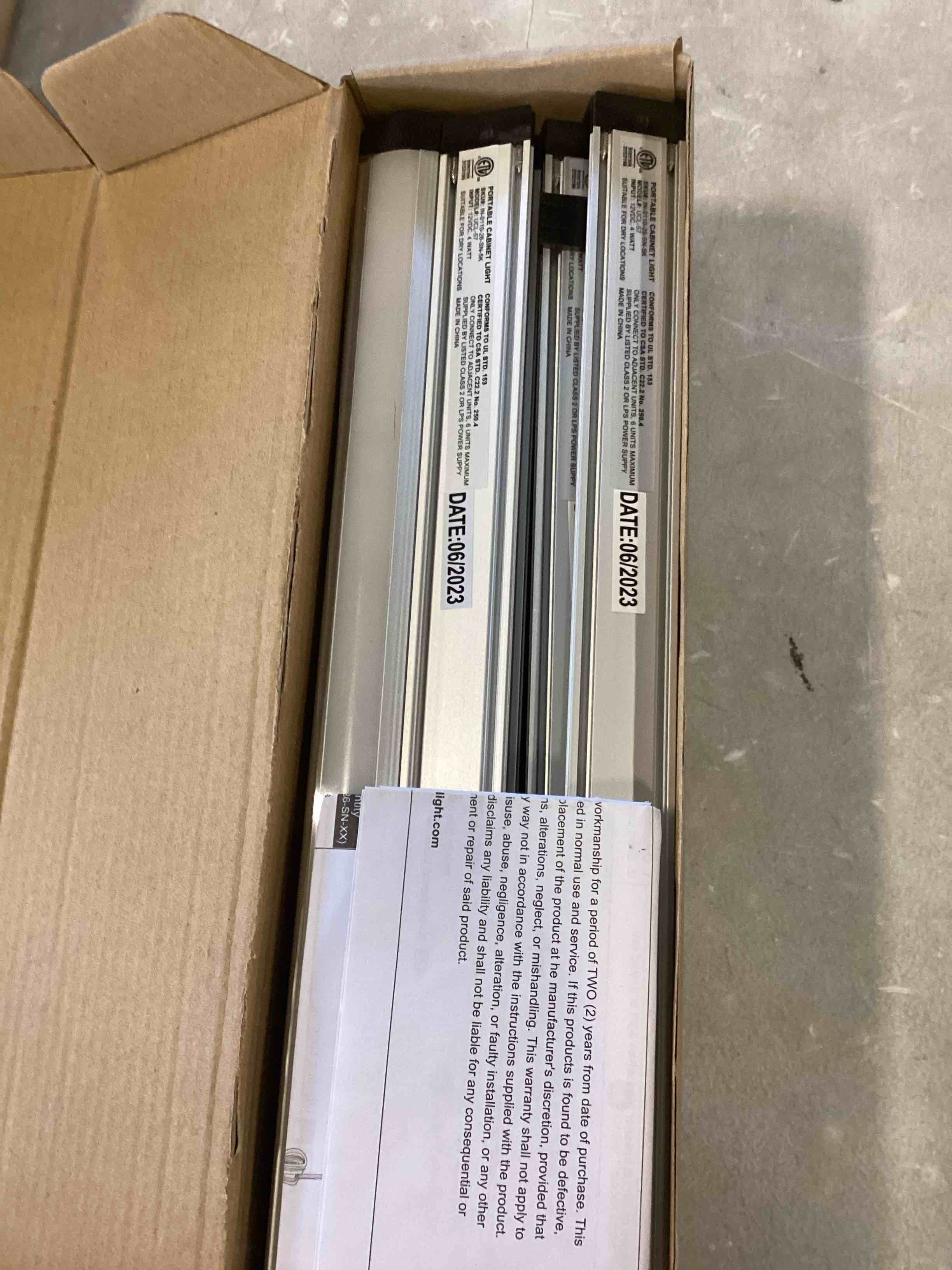https://s3.amazonaws.com/lotting-images-prod/bidfta/RED6131316_1709240559074.jpeg