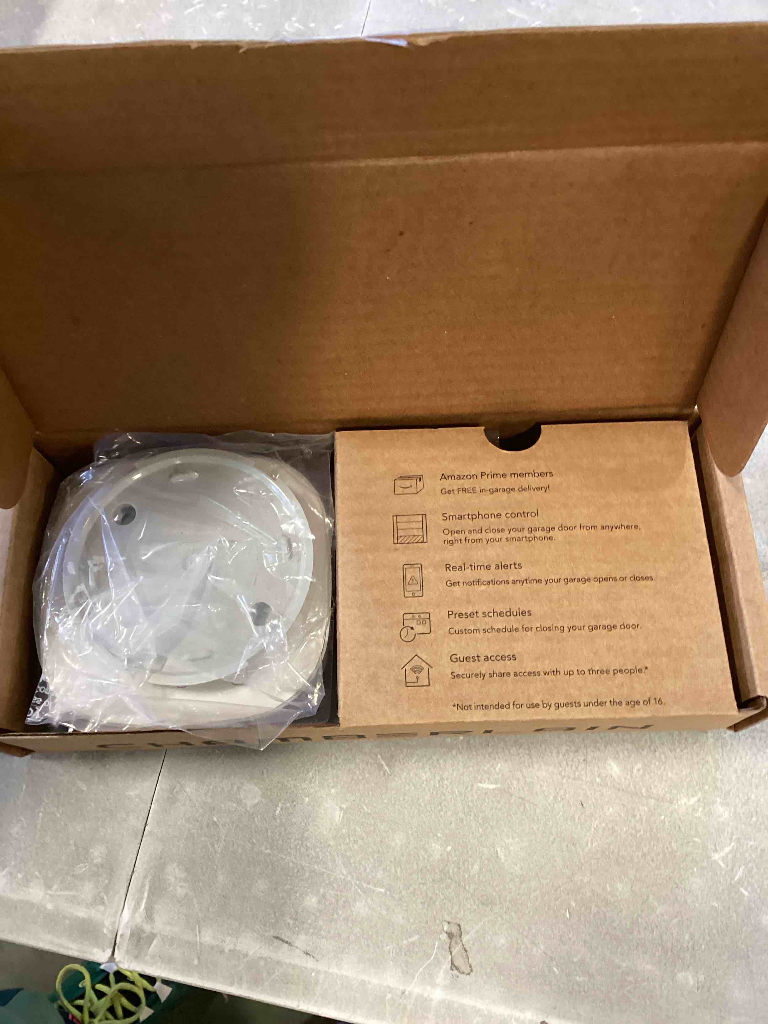 https://s3.amazonaws.com/lotting-images-prod/bidfta/RED6131317_1709240618087.jpeg