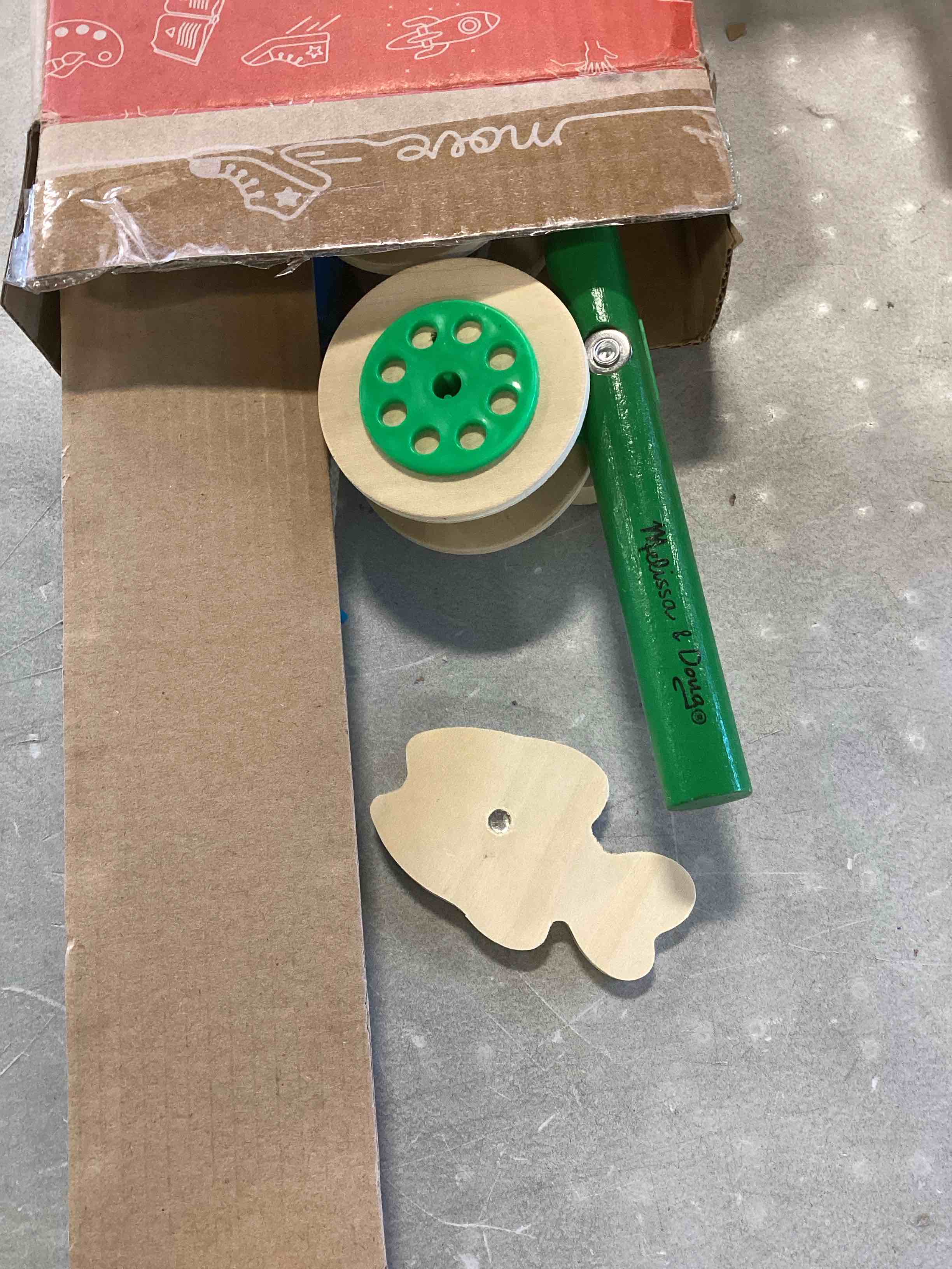 https://s3.amazonaws.com/lotting-images-prod/bidfta/RED6131322_1709241141832.jpeg