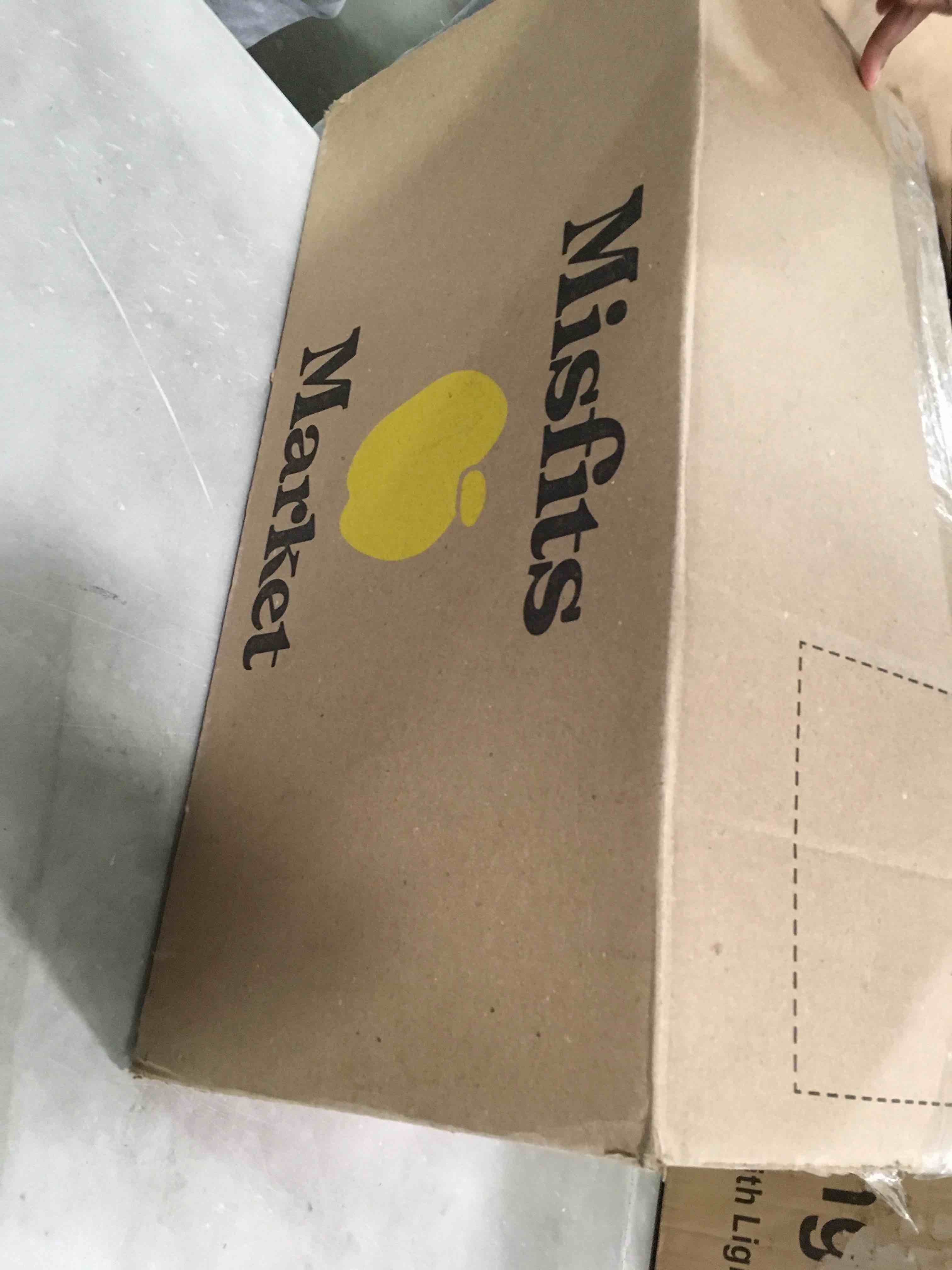 https://s3.amazonaws.com/lotting-images-prod/bidfta/RED6132570_1709560829935.jpeg