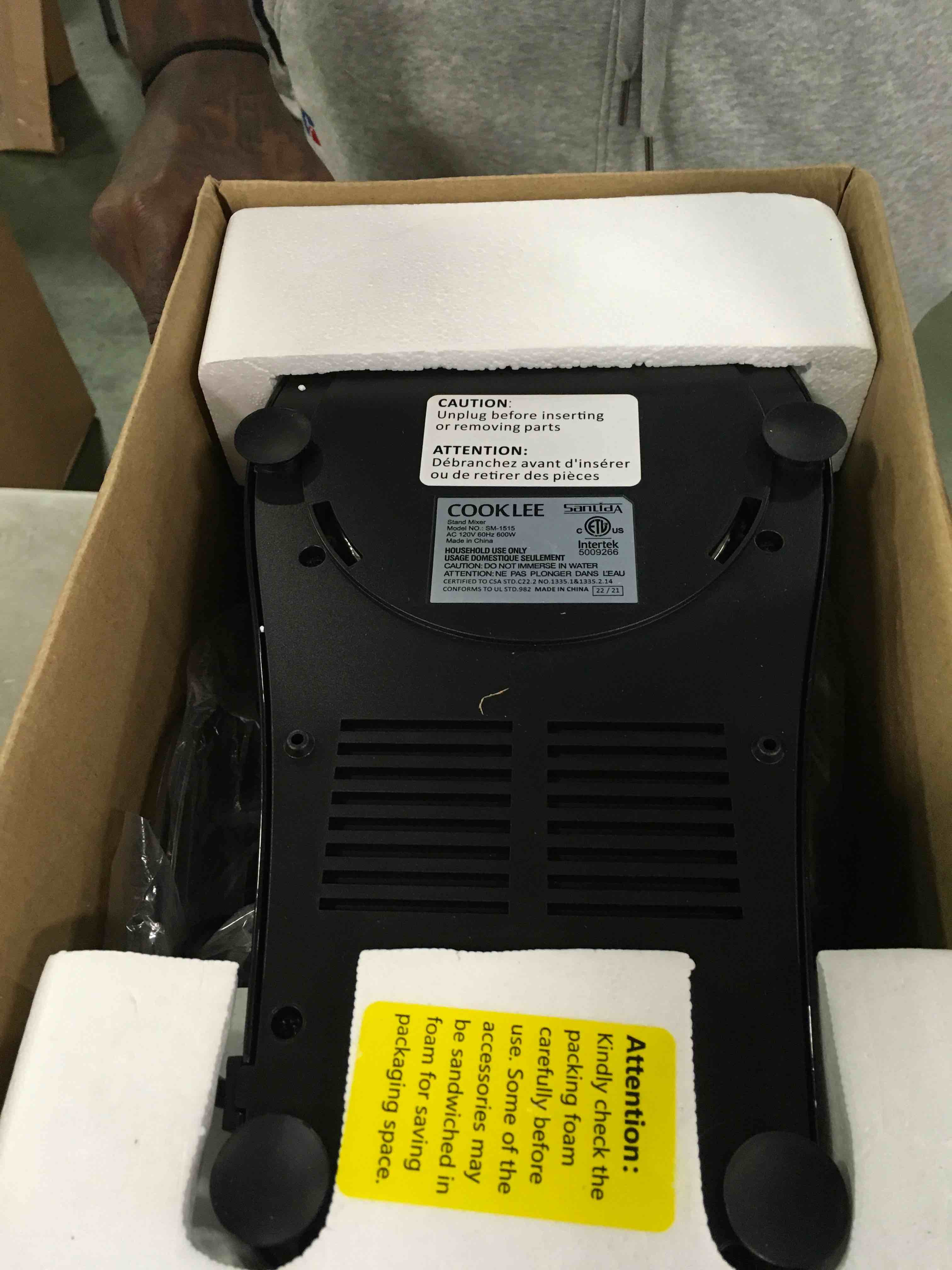 https://s3.amazonaws.com/lotting-images-prod/bidfta/RED6132580_1709563920320.jpeg