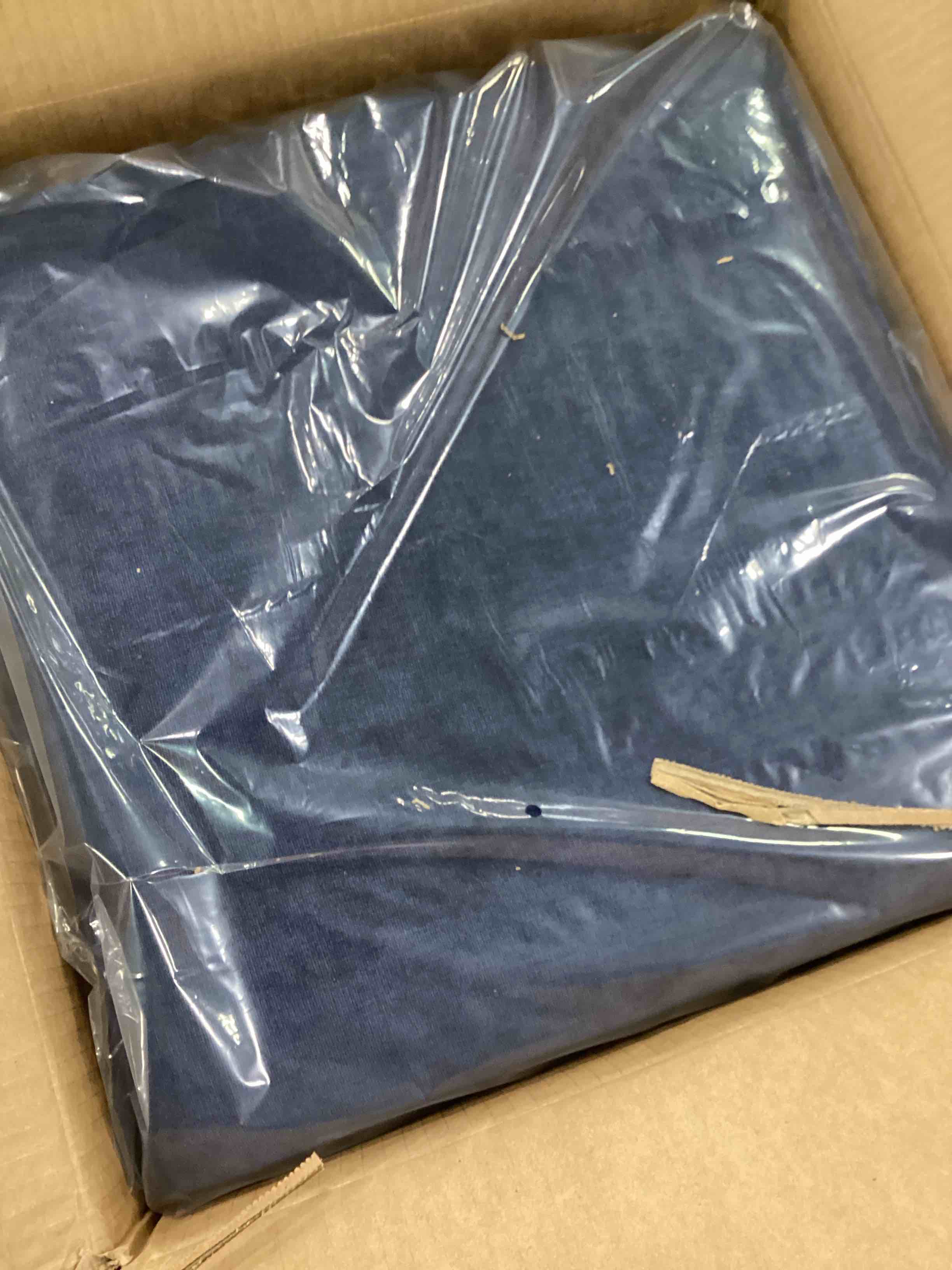 https://s3.amazonaws.com/lotting-images-prod/bidfta/RED6132798_1709649611900.jpeg