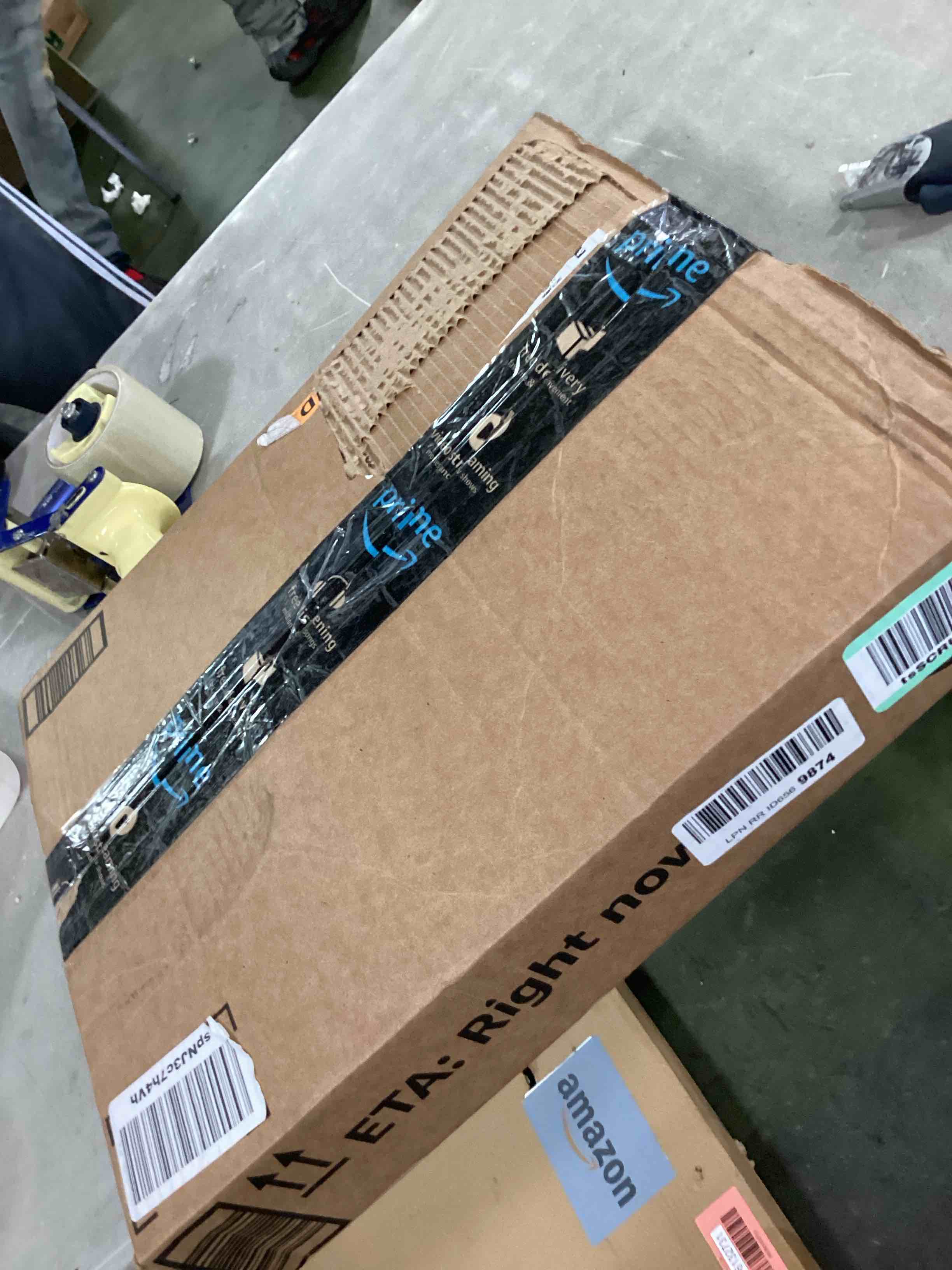 https://s3.amazonaws.com/lotting-images-prod/bidfta/RED6132802_1709650147063.jpeg
