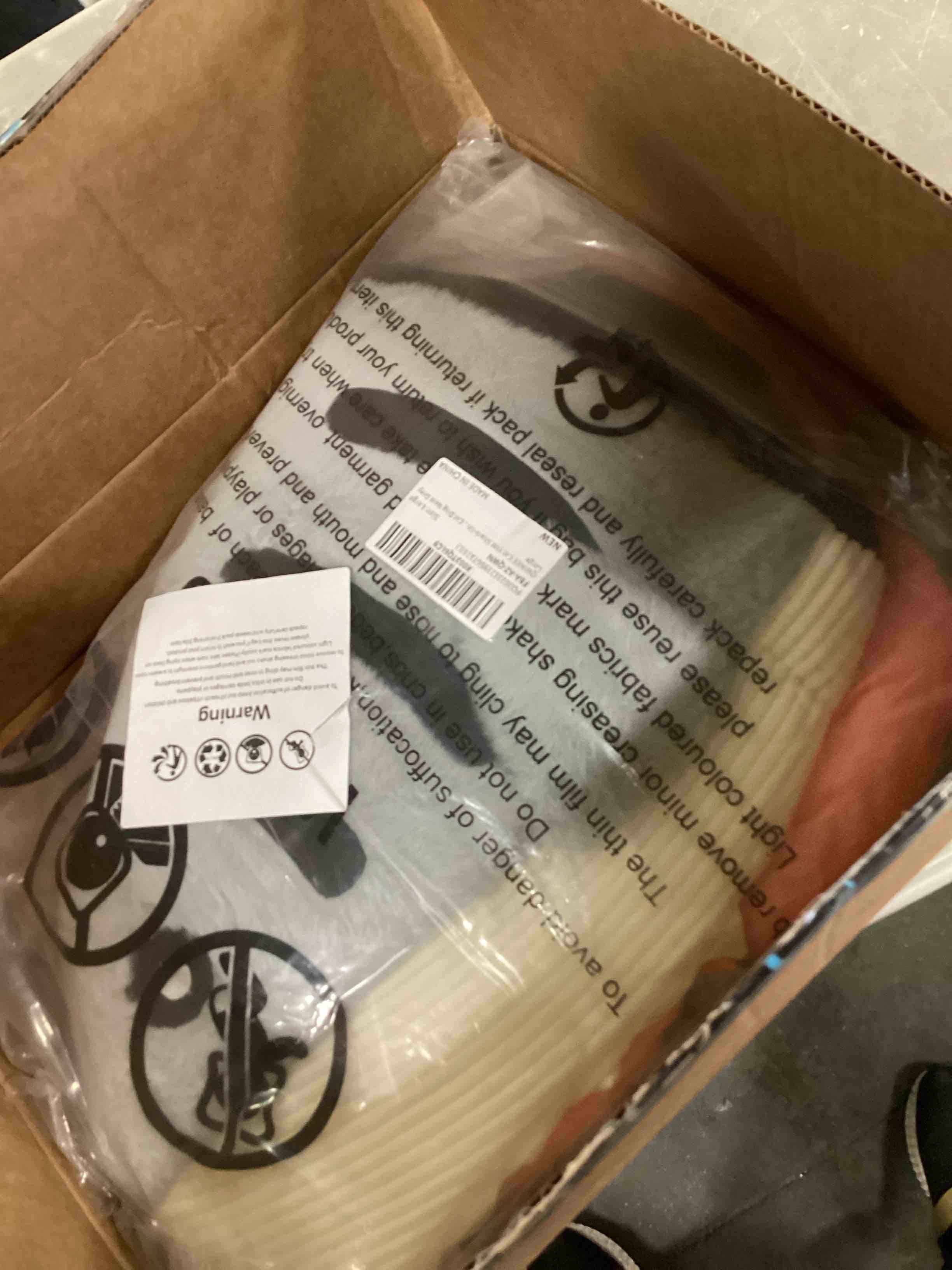 https://s3.amazonaws.com/lotting-images-prod/bidfta/RED6132802_1709650173445.jpeg