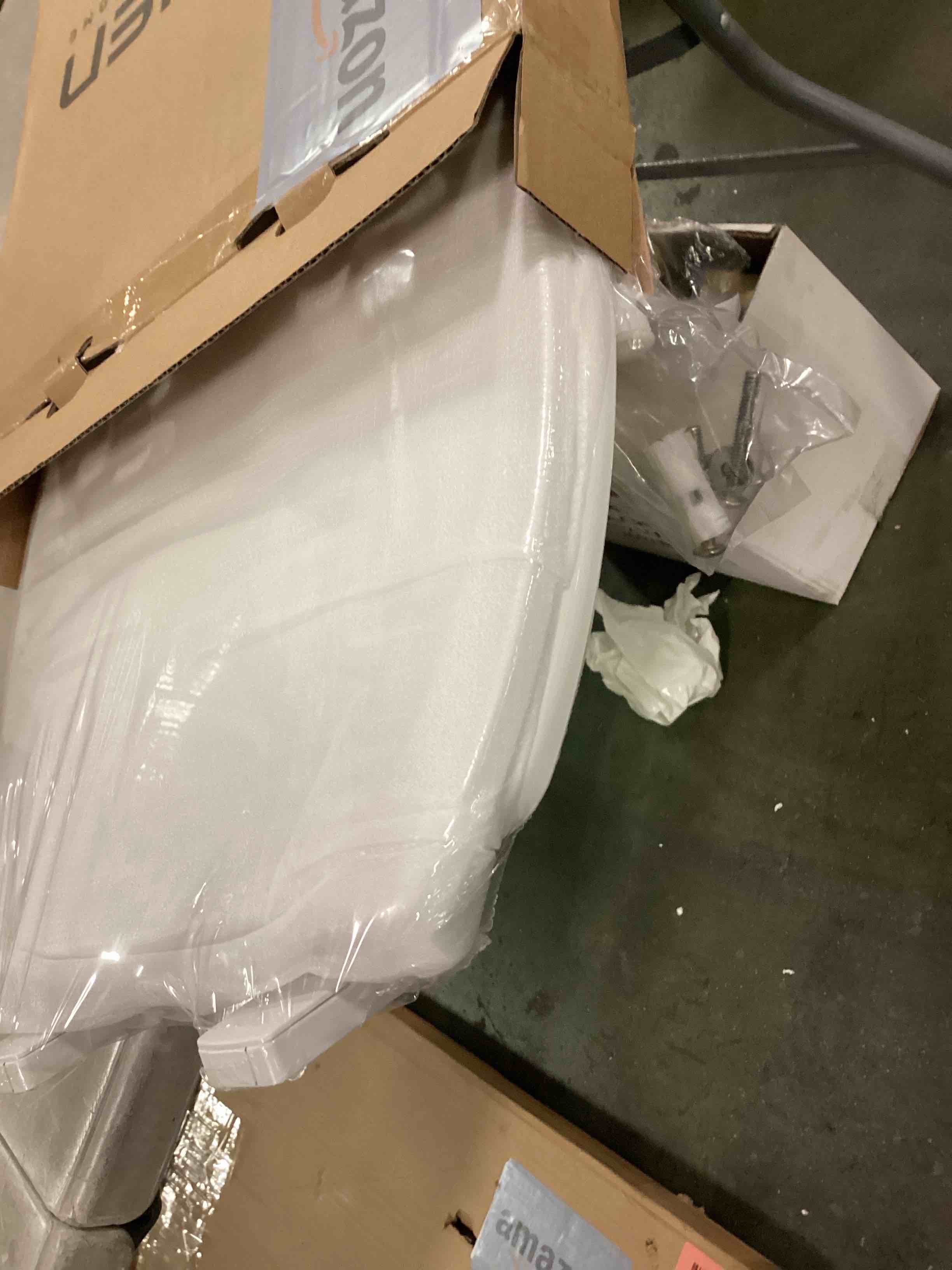https://s3.amazonaws.com/lotting-images-prod/bidfta/RED6132822_1709654640464.jpeg