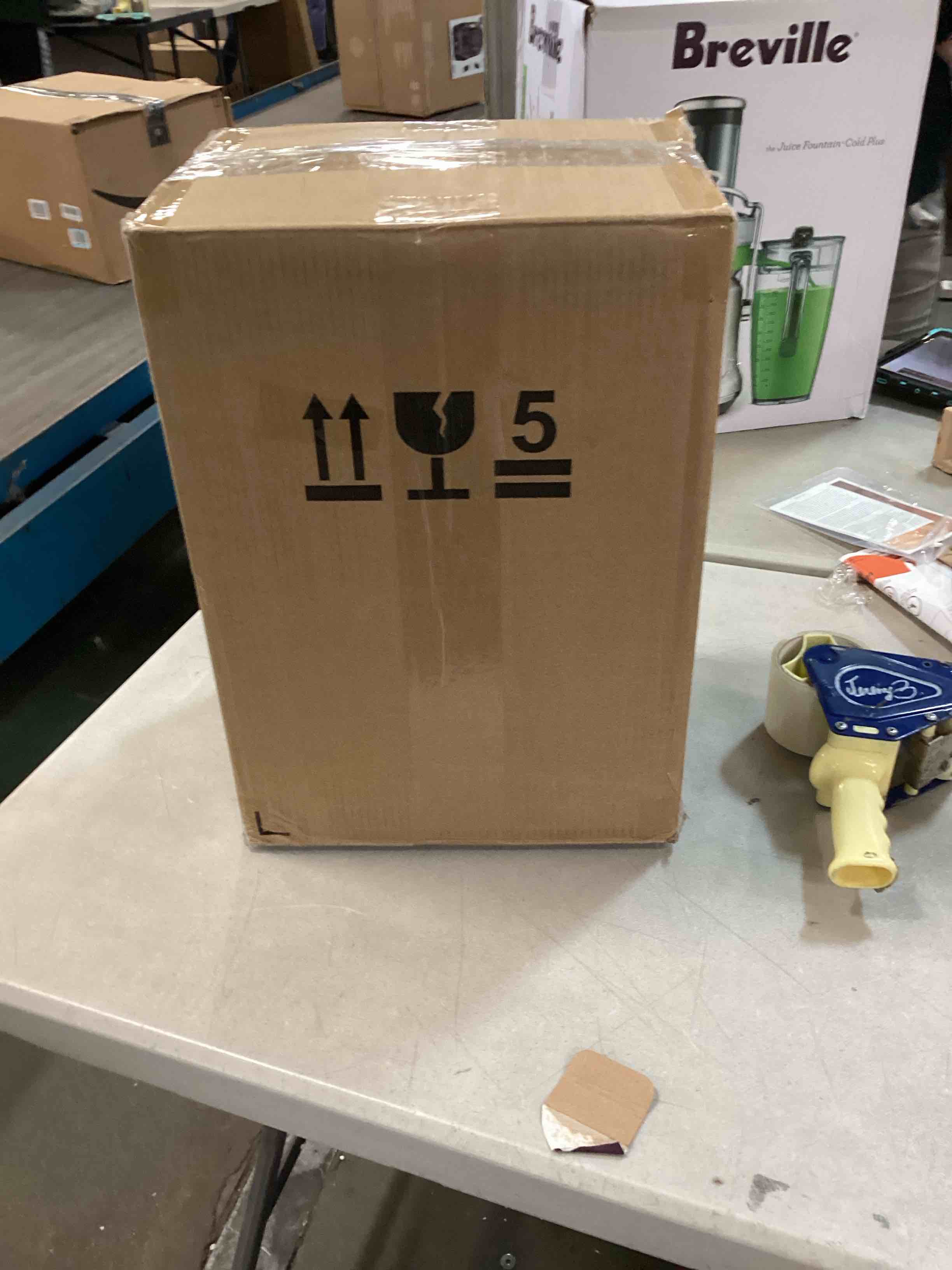 https://s3.amazonaws.com/lotting-images-prod/bidfta/RED6133325_1710254181166.jpeg