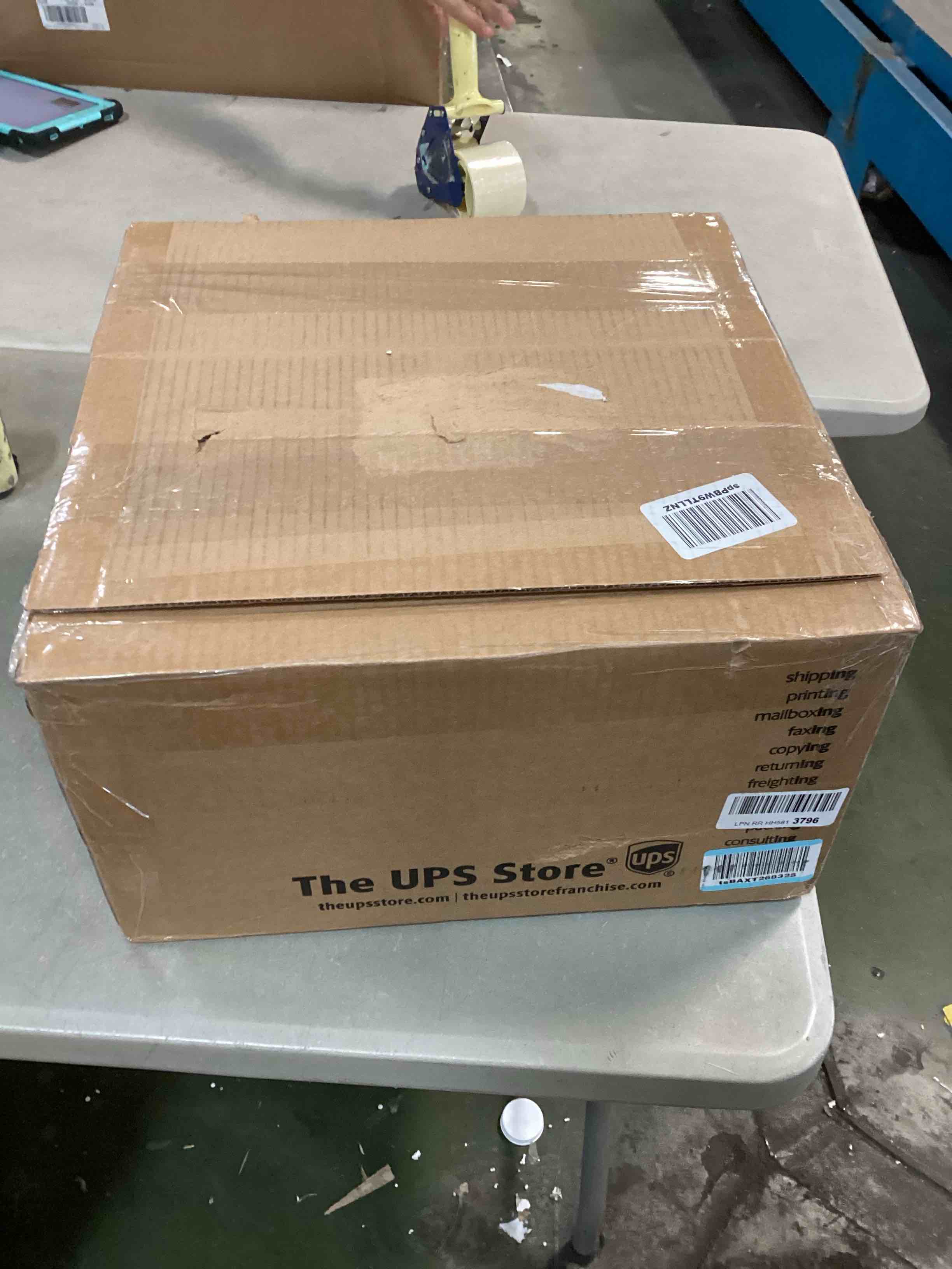 https://s3.amazonaws.com/lotting-images-prod/bidfta/RED6133460_1710350348775.jpeg