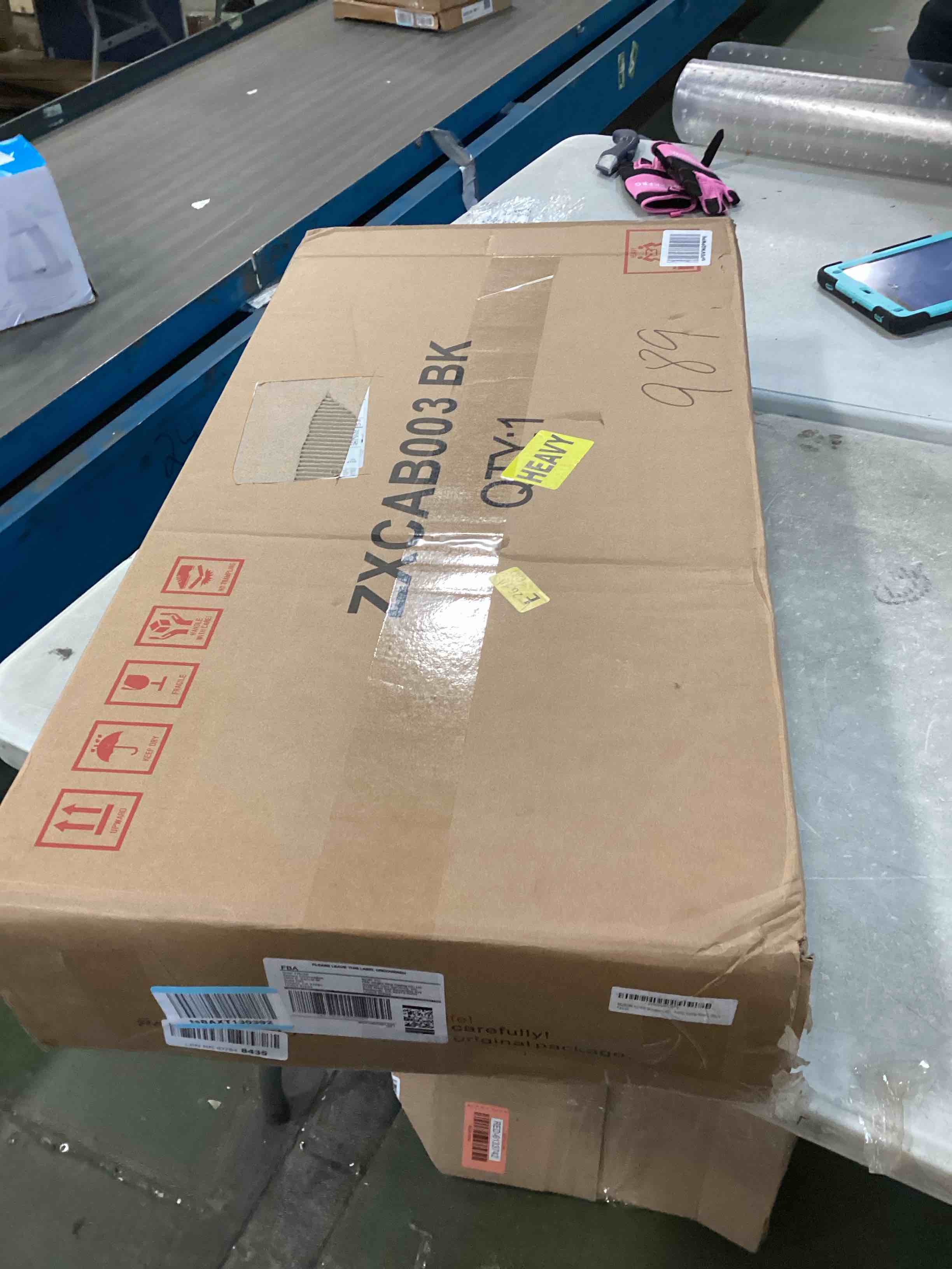 https://s3.amazonaws.com/lotting-images-prod/bidfta/RED6133750_1710765824350.jpeg