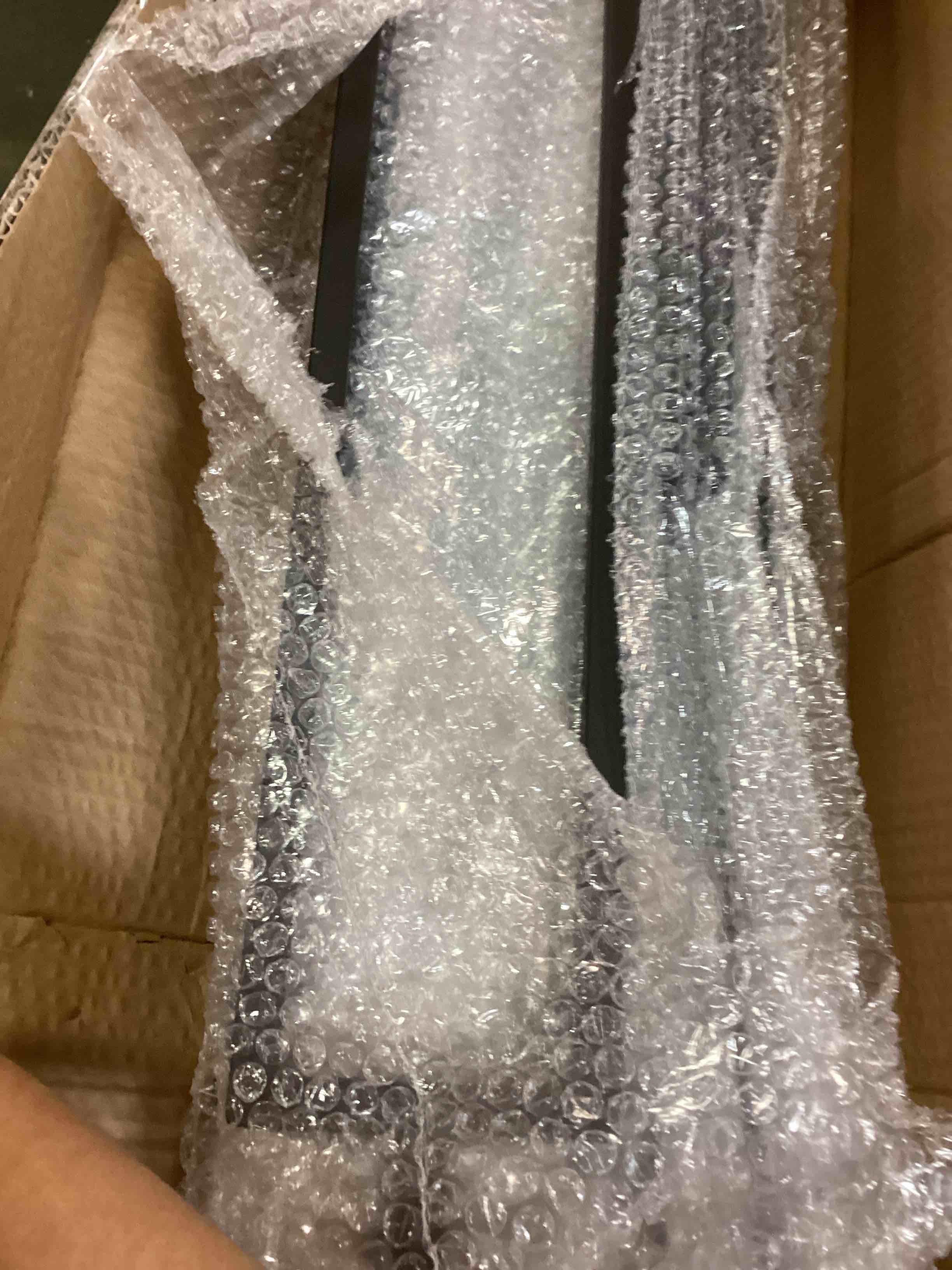 https://s3.amazonaws.com/lotting-images-prod/bidfta/RED6134977_1710527175024.jpeg